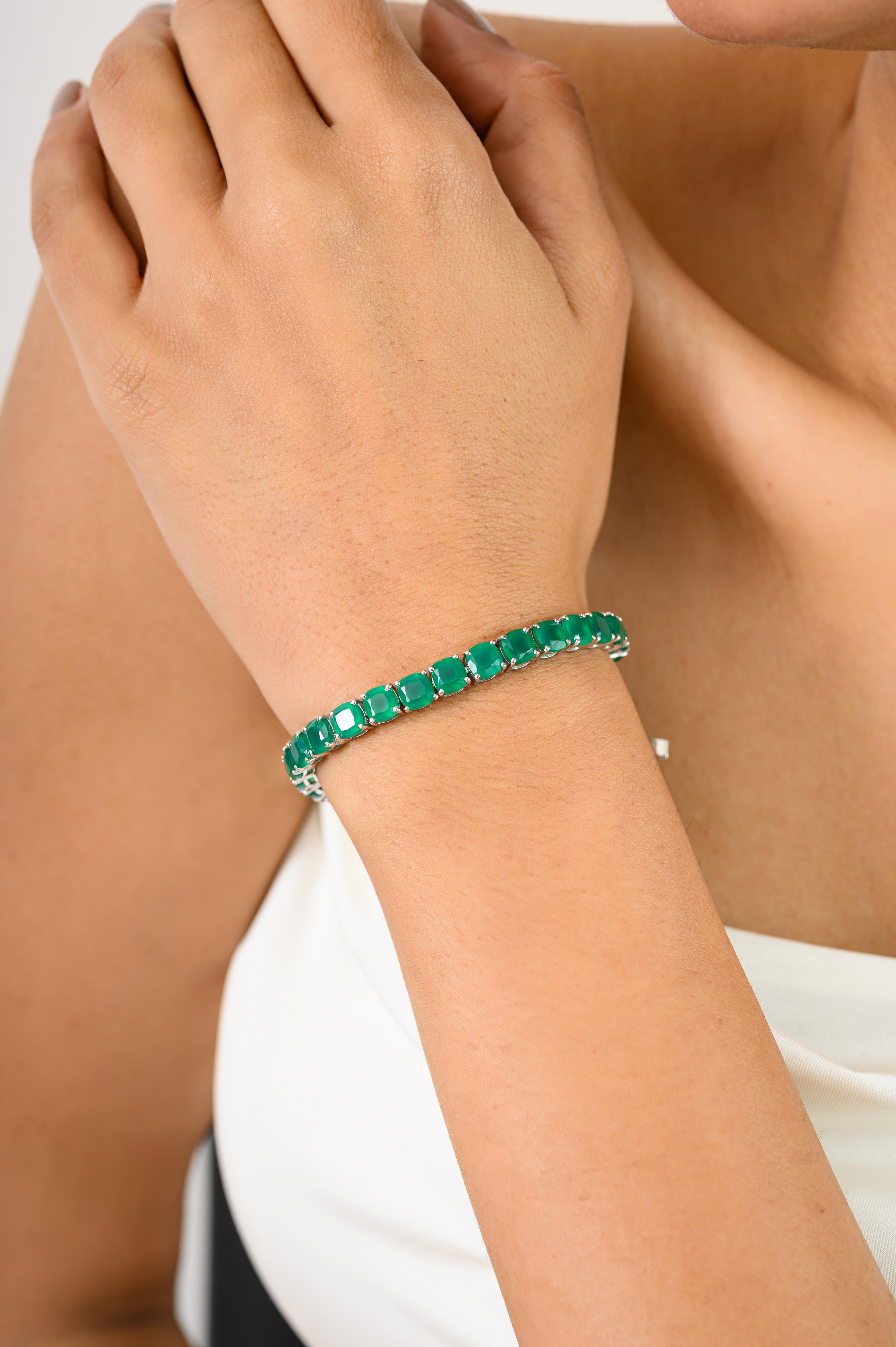 Donna Bracciale tennis in argento 925 con onice verde tagliato a cuscino per un regalo di anniversario di matrimonio in vendita