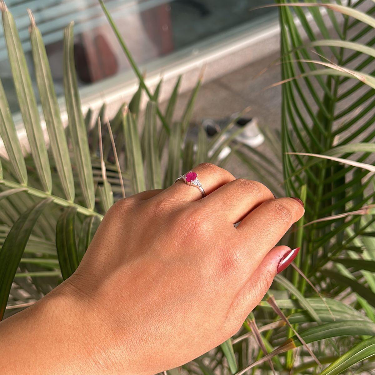 in vendita:  Anello Promessa fatto a mano in argento 925 con rubino delicato e CZ per il regalo alla mamma 6