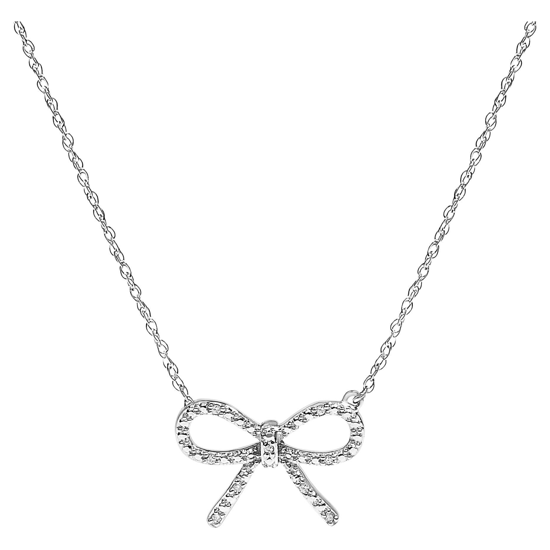 Collana con ciondolo a fiocco con accenti di diamanti in argento .925