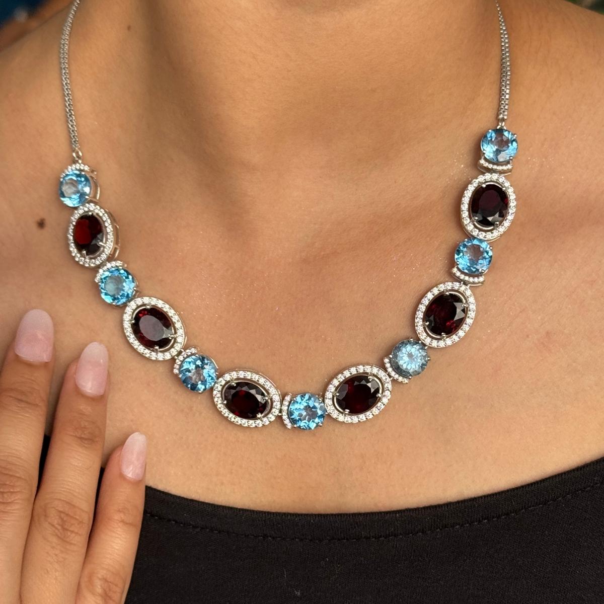 925 Silber Granat & Blauer Topas zweifarbige Edelstein mit CZ Halo Statement Halskette Damen im Angebot