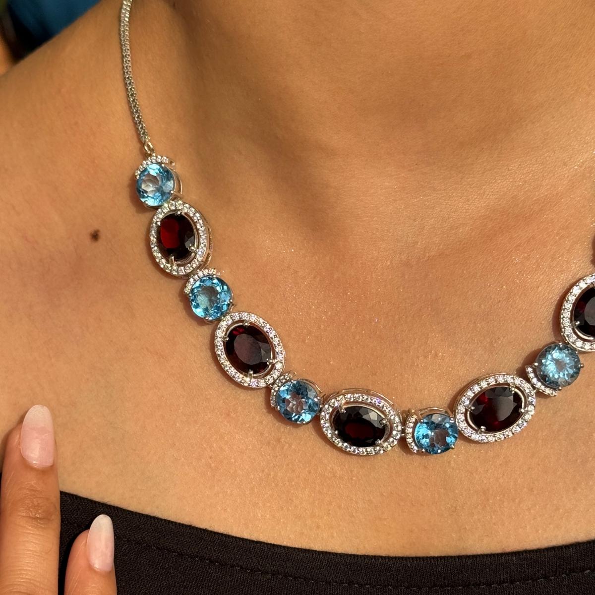 925 Silber Granat & Blauer Topas zweifarbige Edelstein mit CZ Halo Statement Halskette im Angebot 6