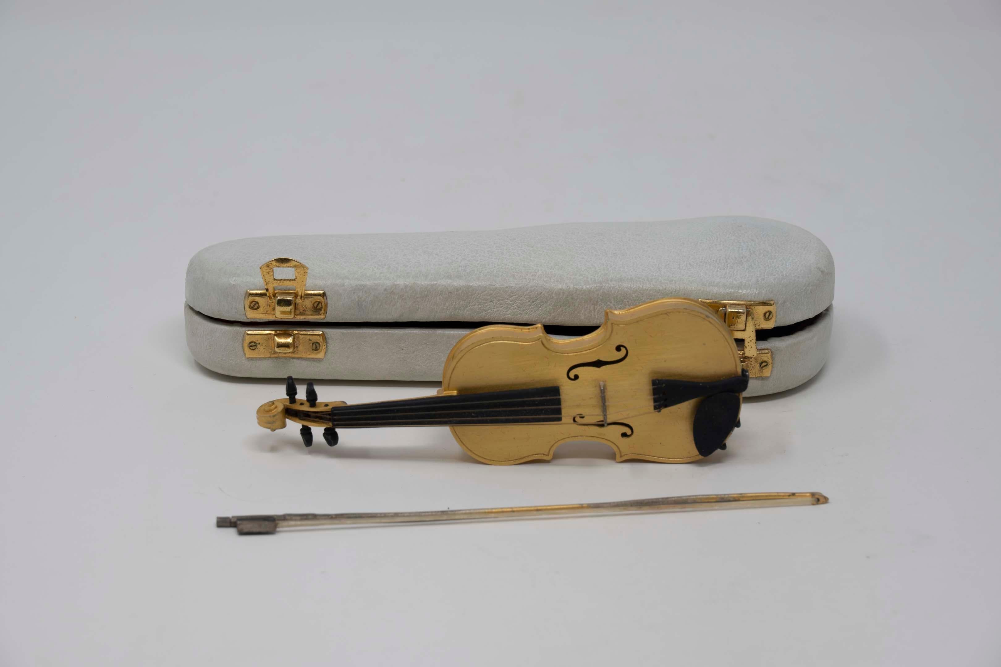 925 Silber vergoldete Cira-Violin-Miniatur mit Etui im Zustand „Gut“ im Angebot in Montreal, QC
