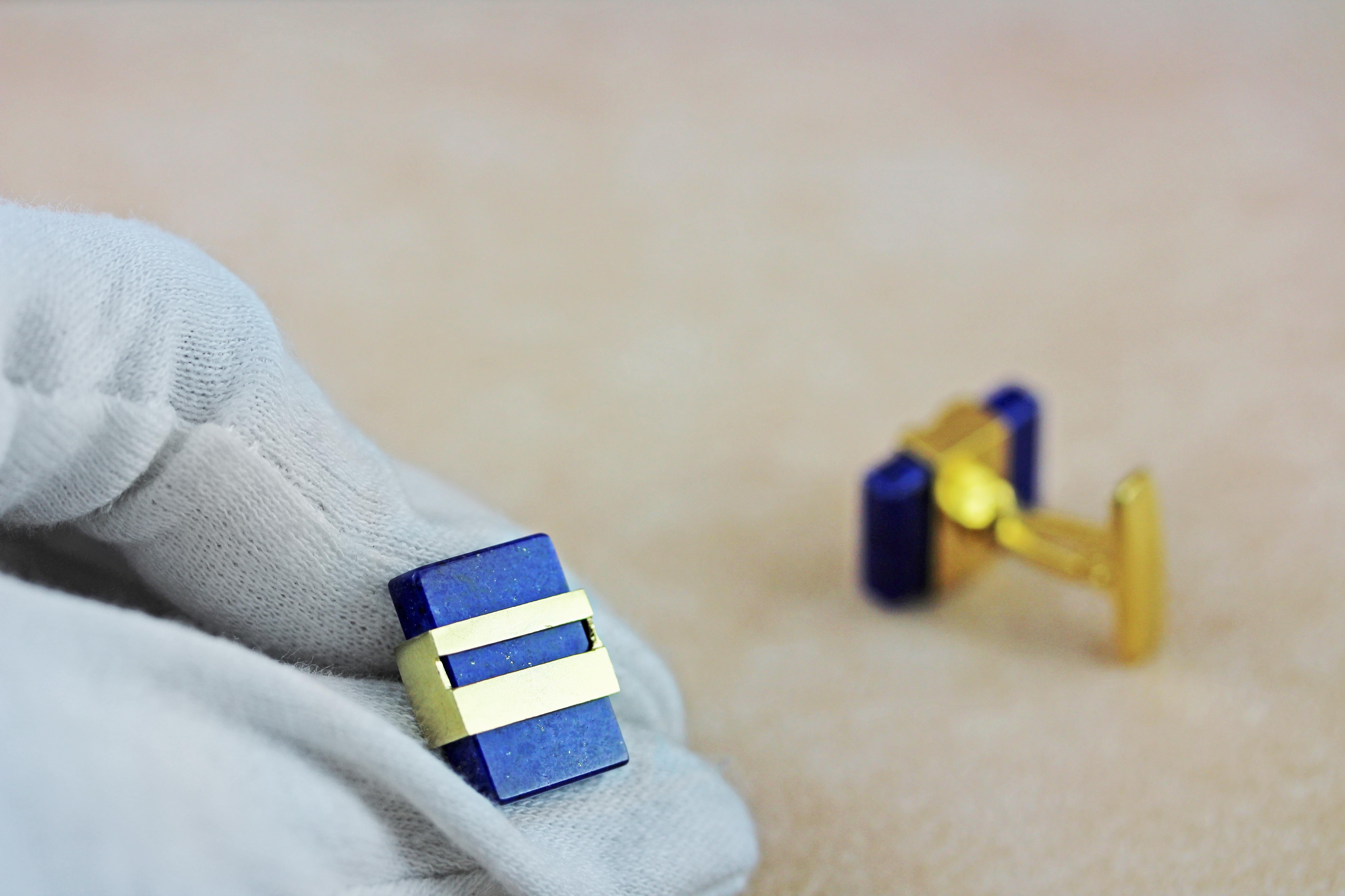 These elegant and classic cufflinks have been totally hand carved, made in lapis lazuli and mounting in silver 925 gold plated.
Is possible have it also in jade, malachite and tiger eye's.

All AVGVSTA jewelry is new and has never been previously