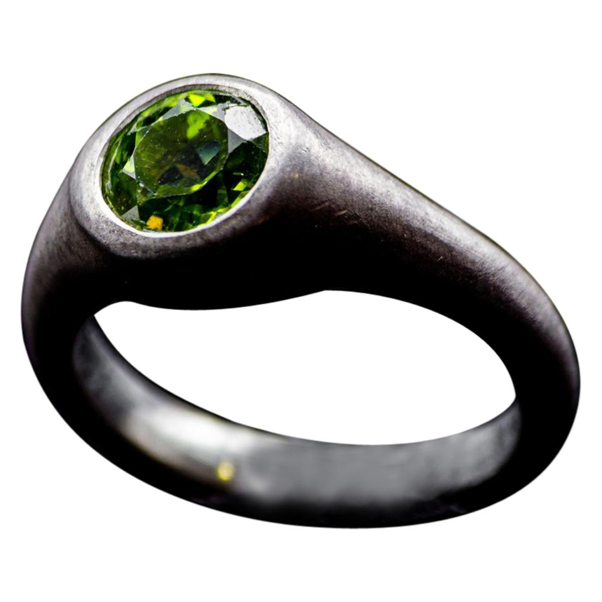 925 Silver Handmade Ring with Round Brilliant Cut Peridot