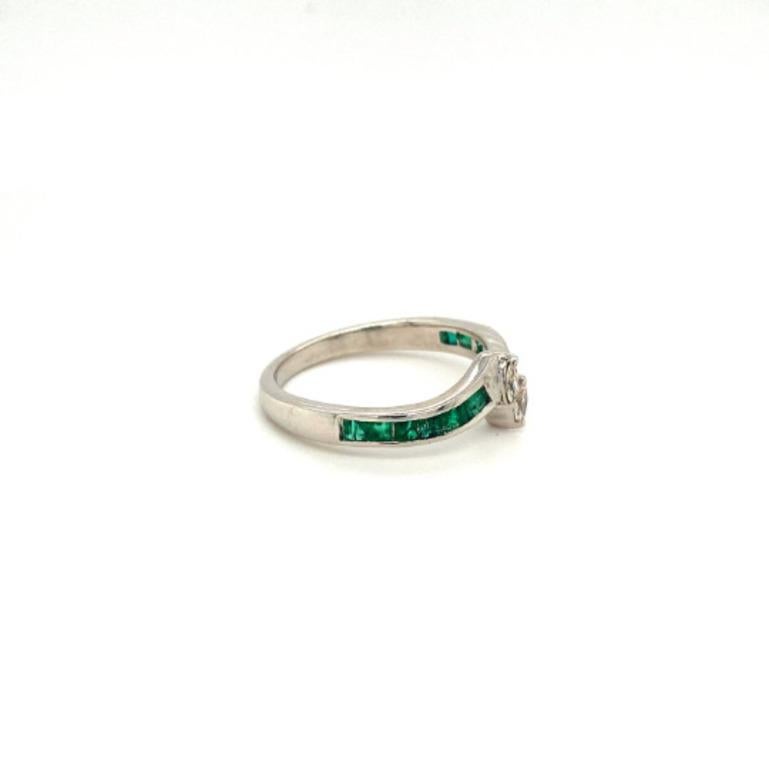 For Sale:  925 Silver Minimal Everyday Band Ring with Emerald and Diamond for Her 3