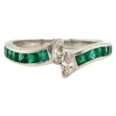 Minimaler minimalistischer Alltagsring mit Smaragd und Diamant-Verlobungsring für Mutterschaftsgeschenk