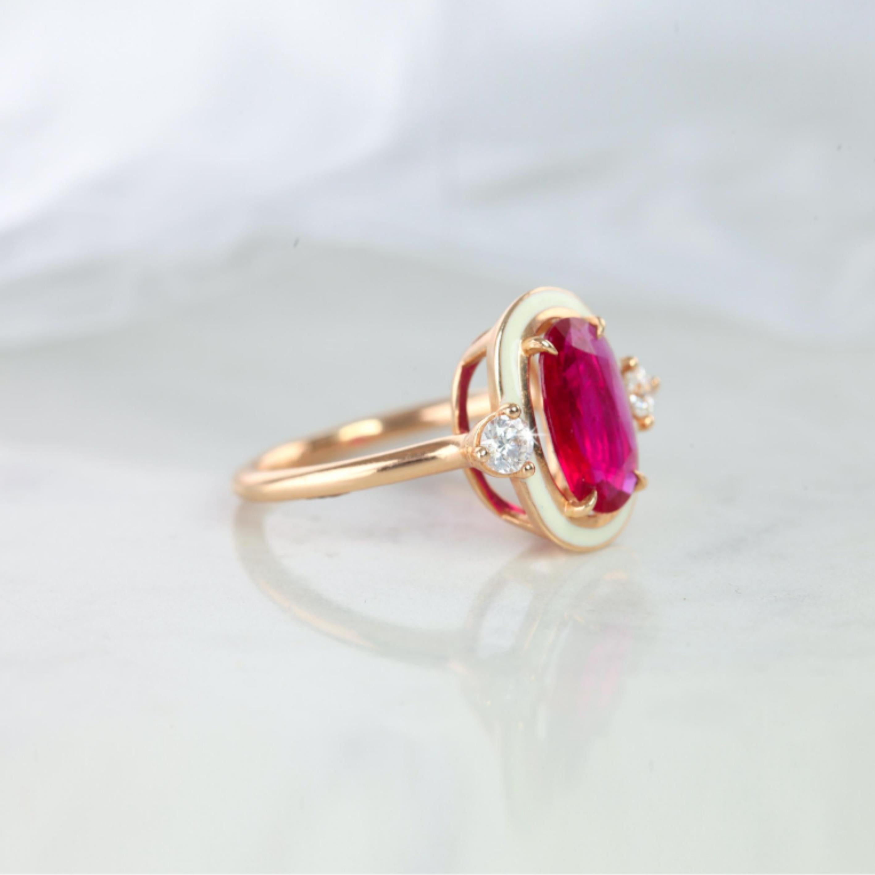 Anillo de cóctel de plata 925 con mossanita y piedras de rubí esmaltadas estilo Art Déco Corte oval en venta