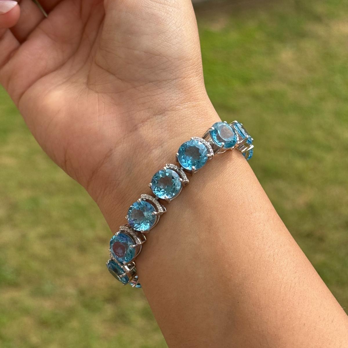 Taille ronde Bracelet de tennis en argent 925 avec topaze bleue naturelle et zircon en vente