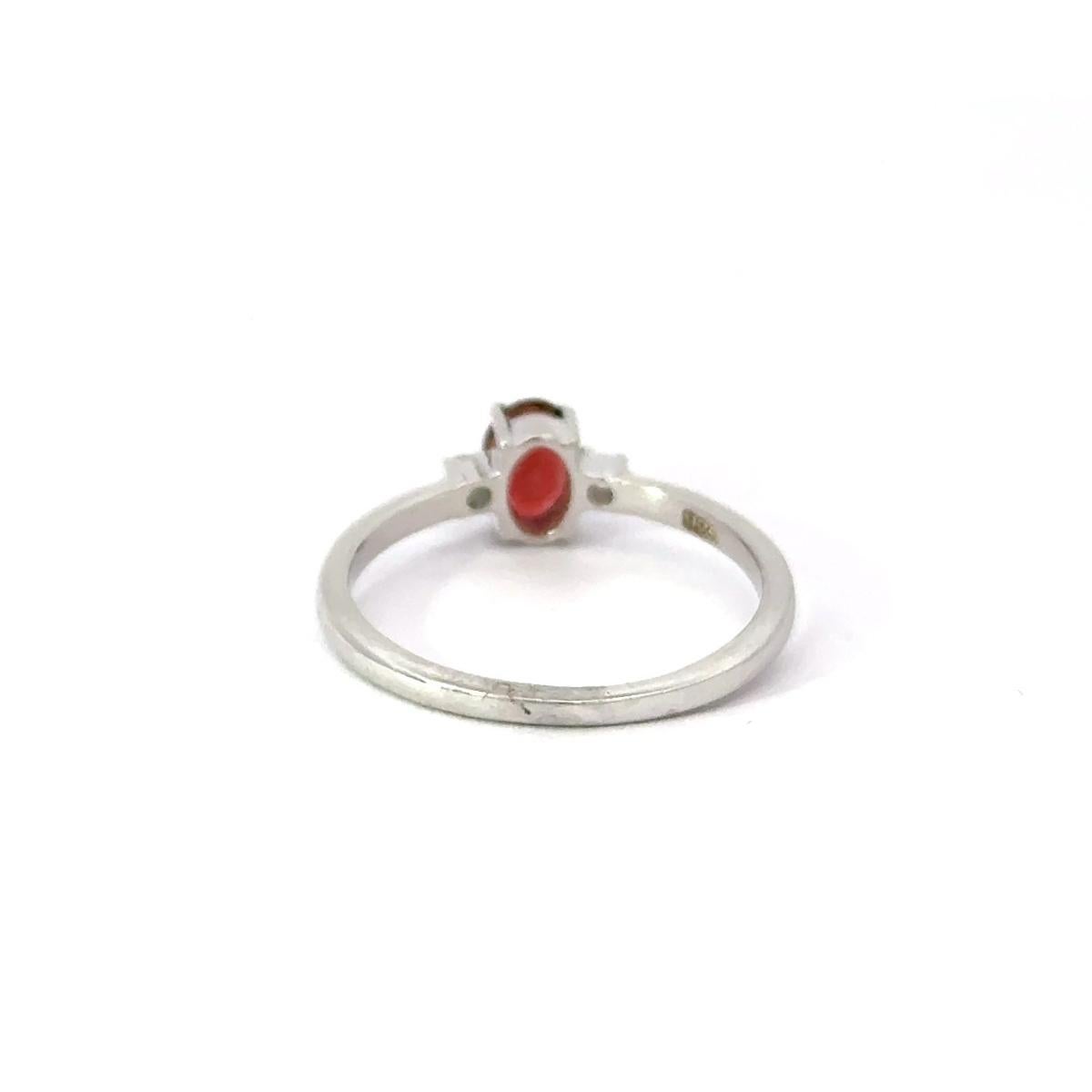 in vendita:  Anello a tre pietre in argento 925 con incastonatura di granato e zirconi per la festa della mamma 7