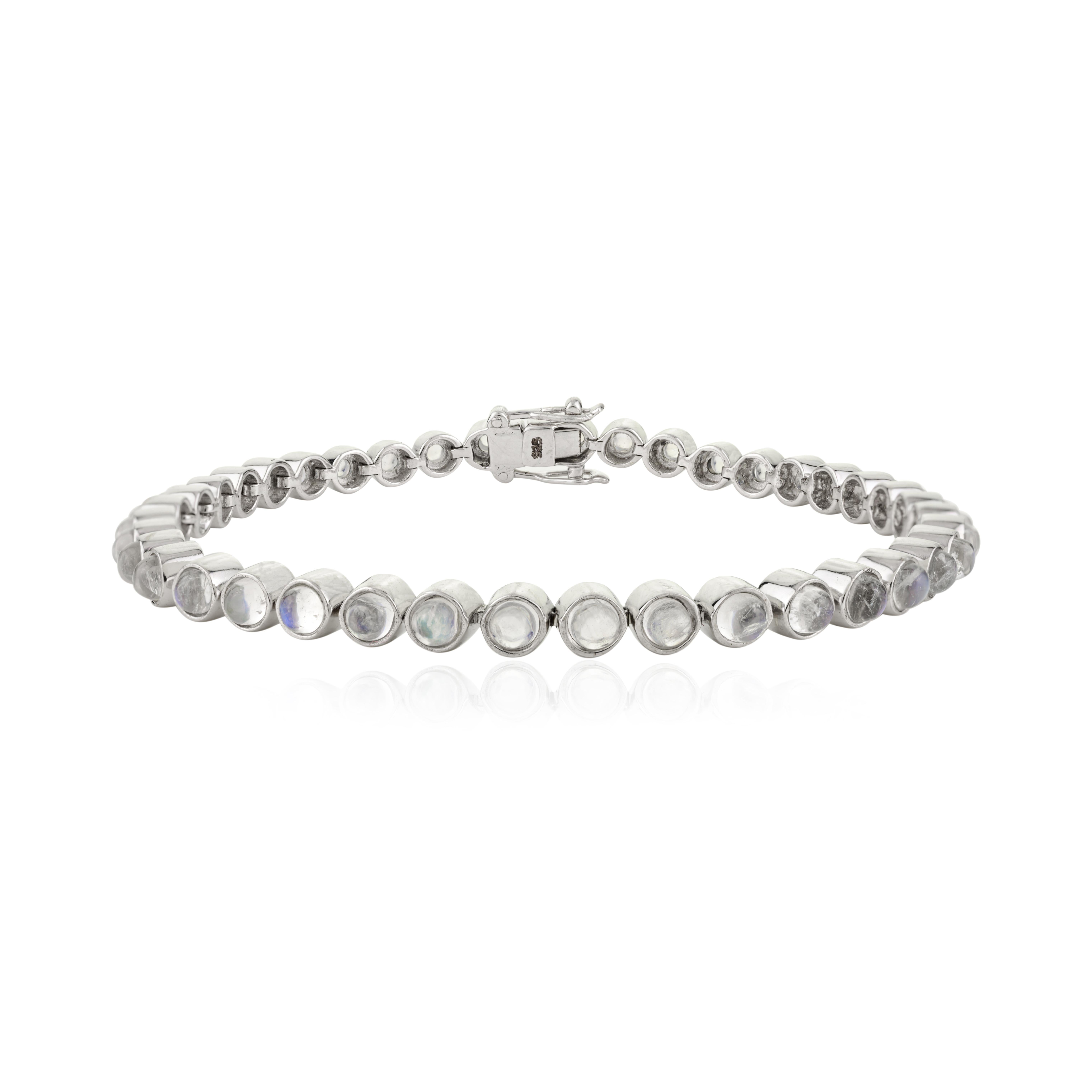 Bracelet de tennis élégant en argent 925 avec pierres de lune en cabochons ronds pour une utilisation quotidienne Neuf - En vente à New York, NY