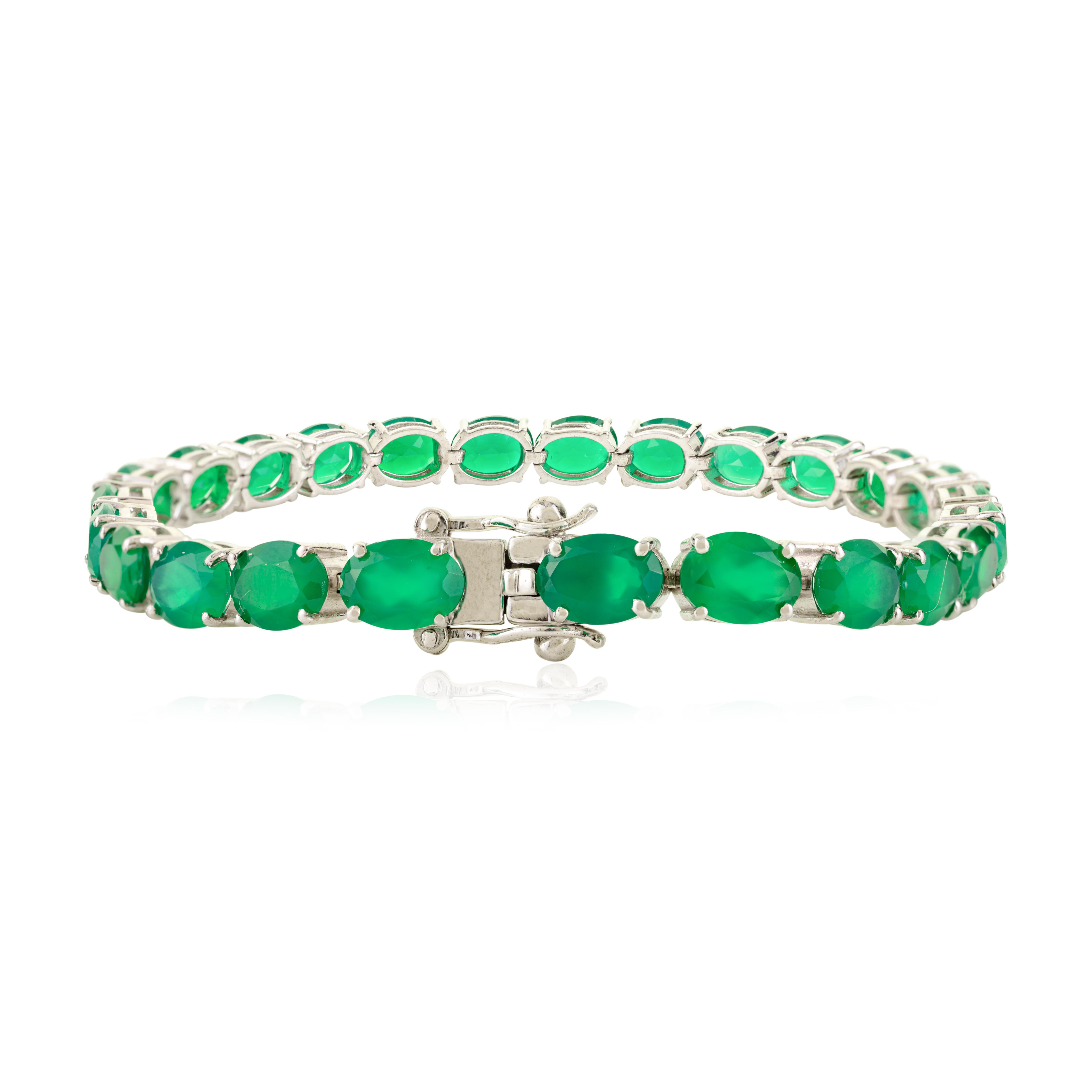 925 Solid Silver Tennis Bracelet Featuring 17.41 Carat Oval Cut Natural Emerald In condizioni Nuovo in vendita a New York, NY