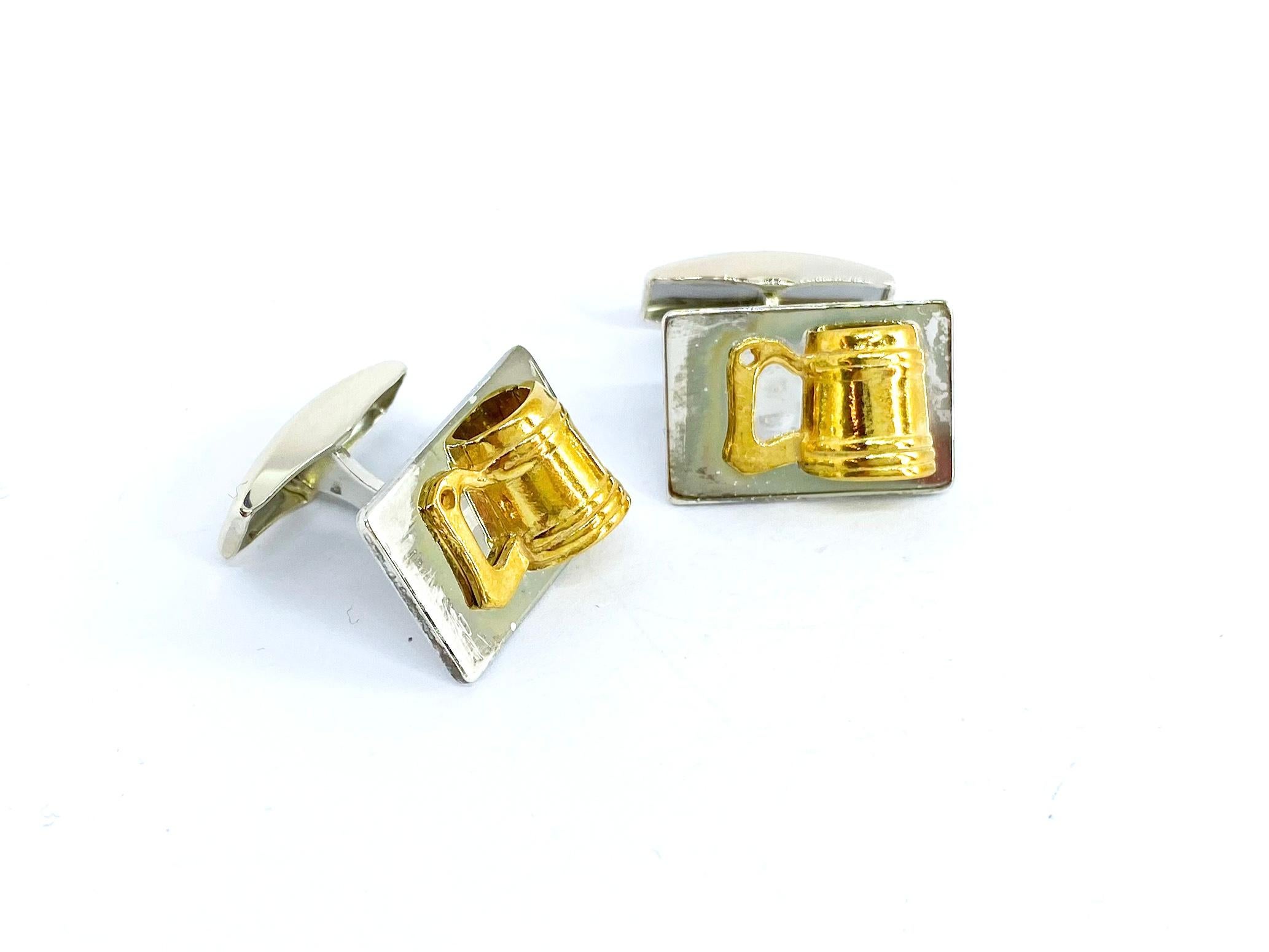 925 Sterling Finland Saurum Osakeyhtiö Beer Mug Cufflinks 
Cufflinks 925 Sterling 
Made In Finland.
Saurum Osakeyhtiö.
New unused cufflinks.
Made in the 21st century.
Beer bowl decoration.
Oktoberfest
Not polished or cleaned.
Storage has