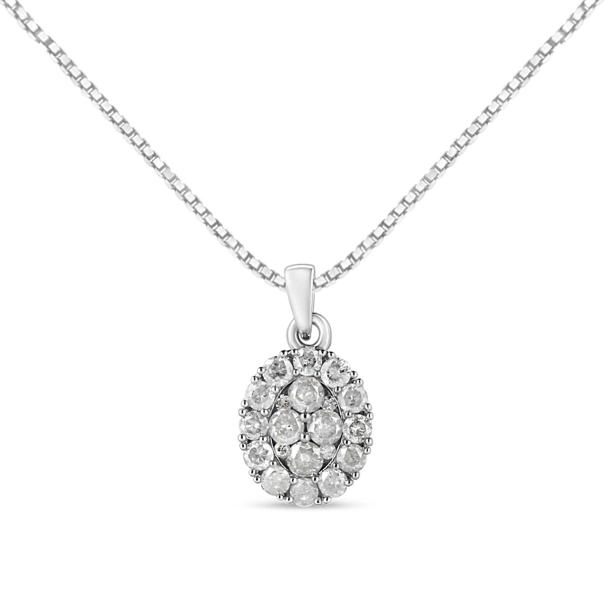 Moderno Collana con ciondolo a grappolo ovale in argento 925 da 1,5 carati con diamante in vendita