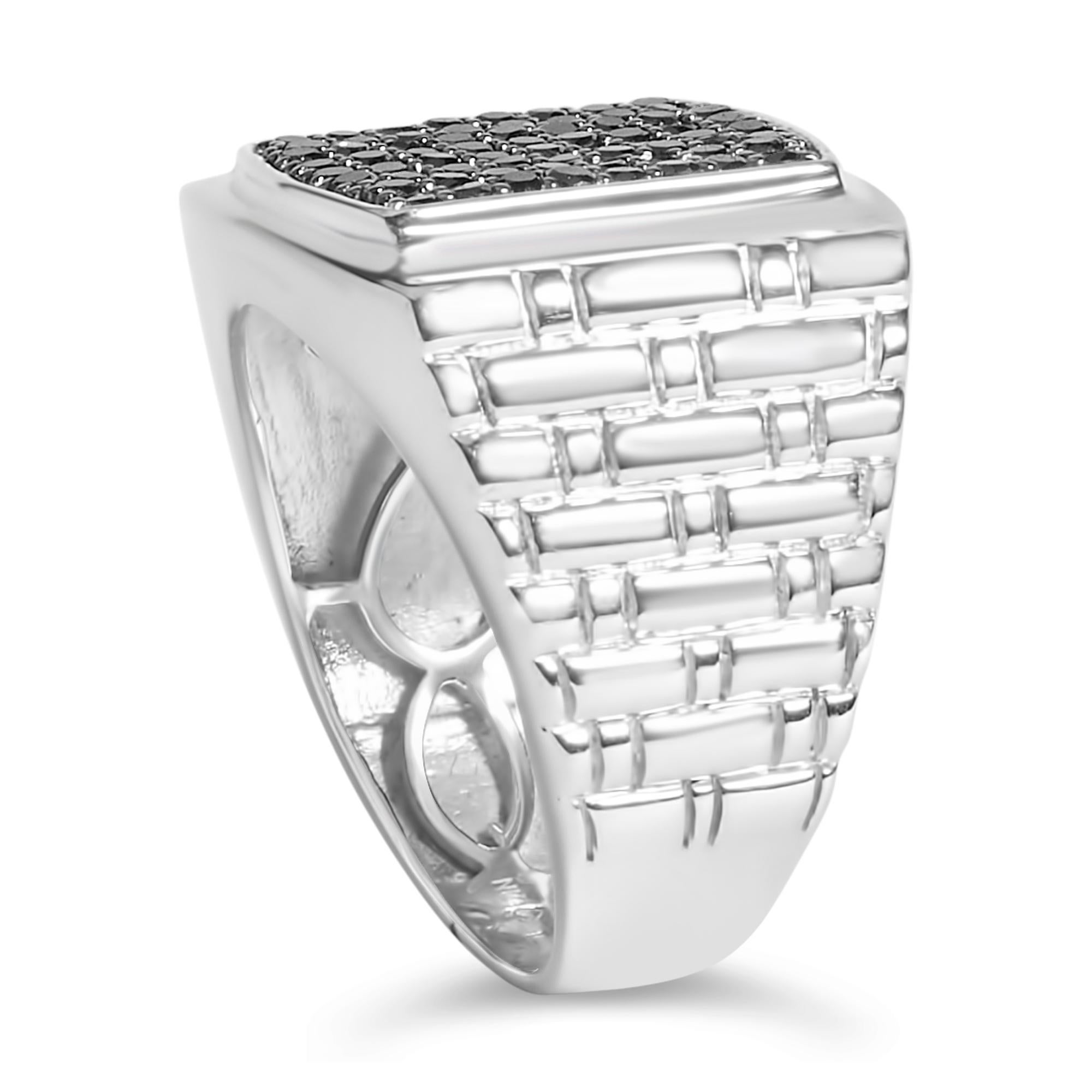 Taglio rotondo Anello da uomo con cluster di diamanti neri trattati in .925 Sterling Silver 1 1/4 Cttw in vendita