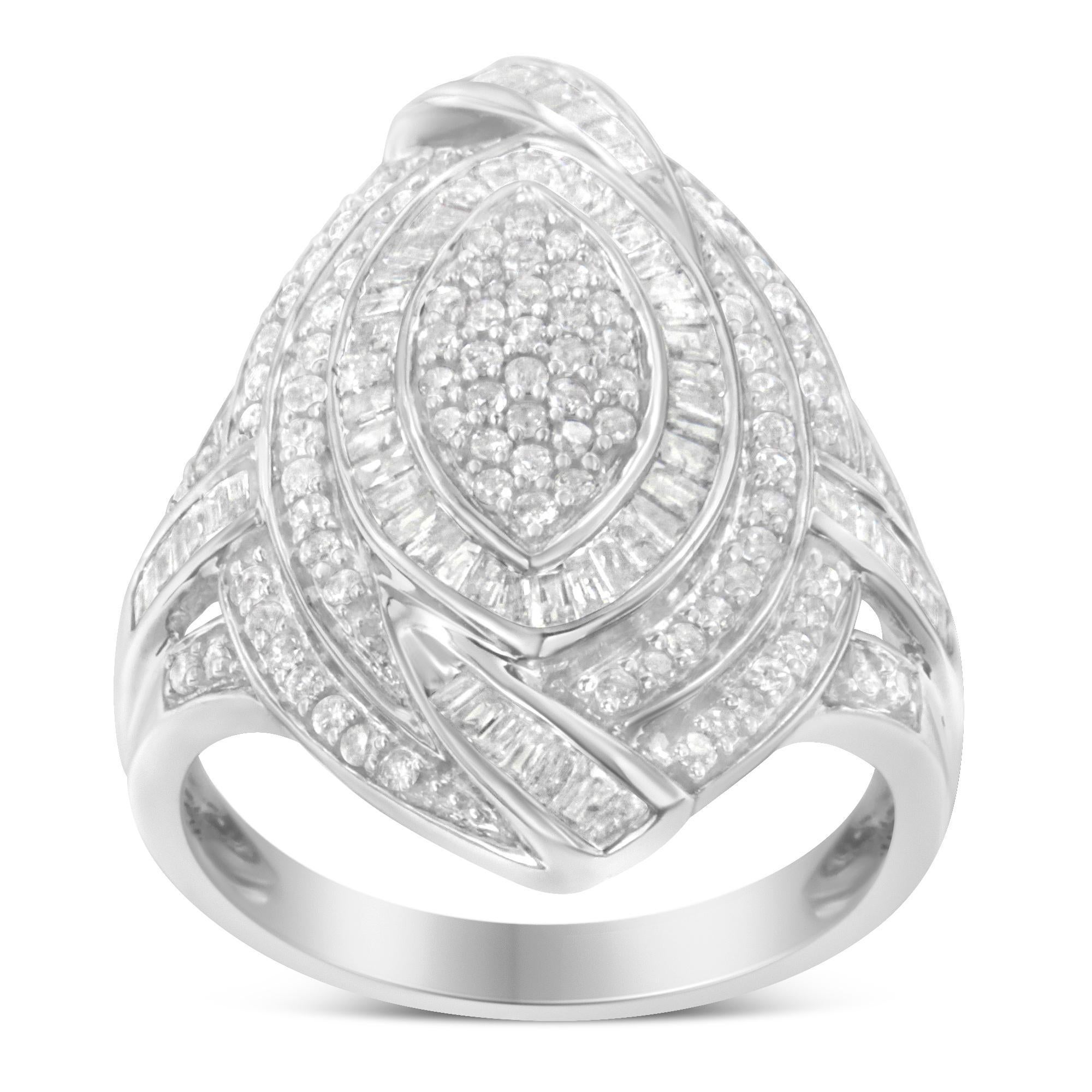 .925 Plata de Ley 1-1/8 Cttw Racimo de Diamantes Triple Halo Anillo de Cóctel Corte redondo en venta