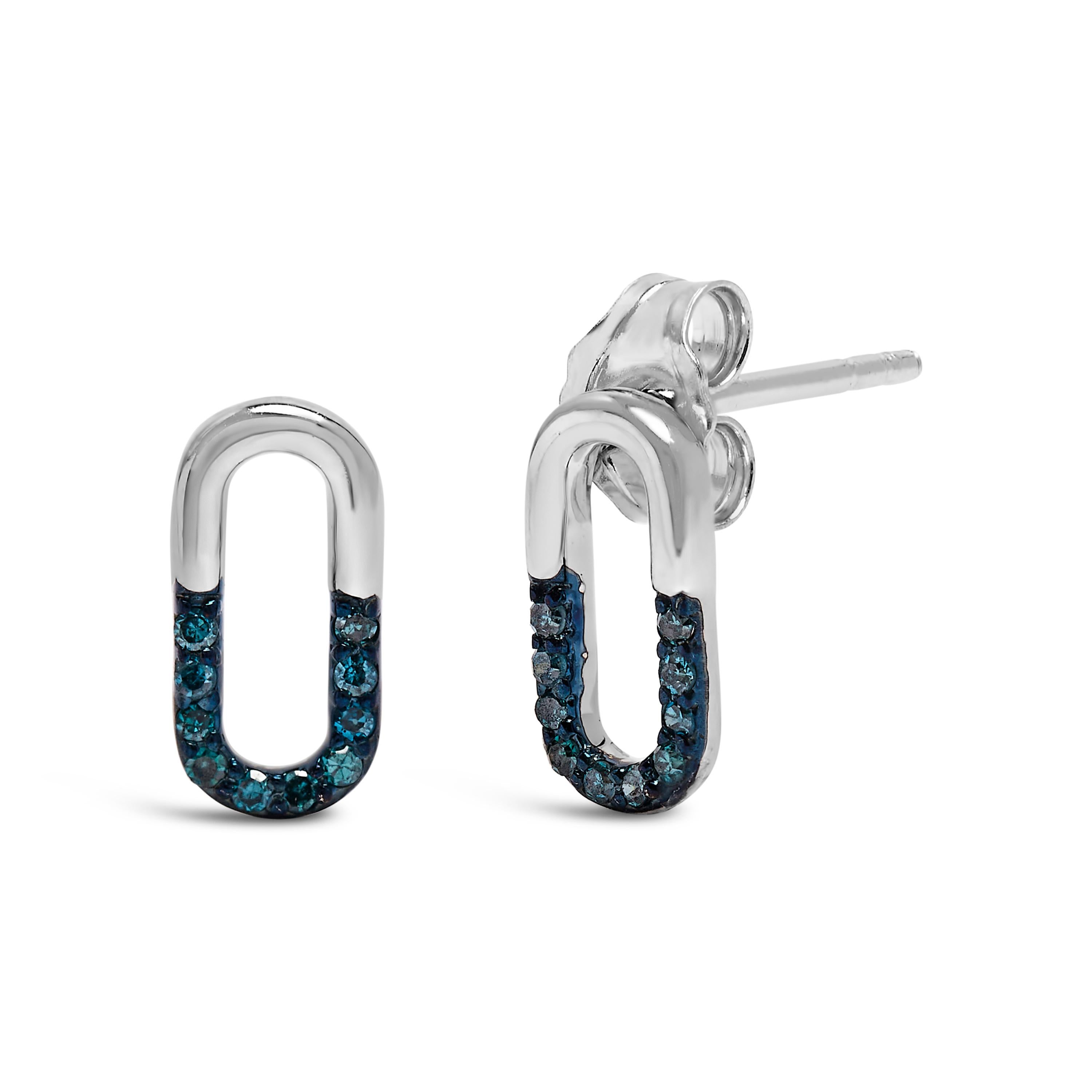 Scopri l'eleganza ridefinita con questi orecchini a perno in argento sterling 925 rodiato, dove l'innovazione incontra l'opulenza. Ogni pezzo affascina con la sua elegante silhouette a graffetta, lucidata a specchio, che racchiude l'essenza del