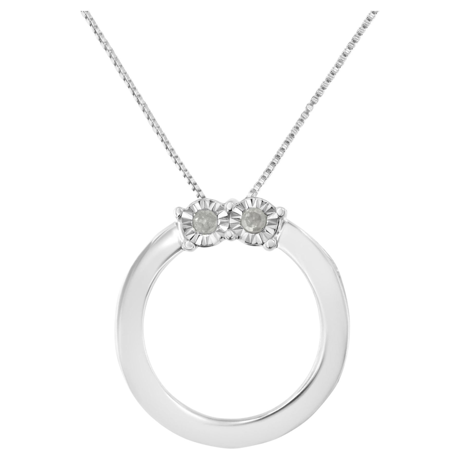 Collana con ciondolo a forma di scatola in argento 925 con diamante da 1/10 di carato e 2 pietre. in vendita