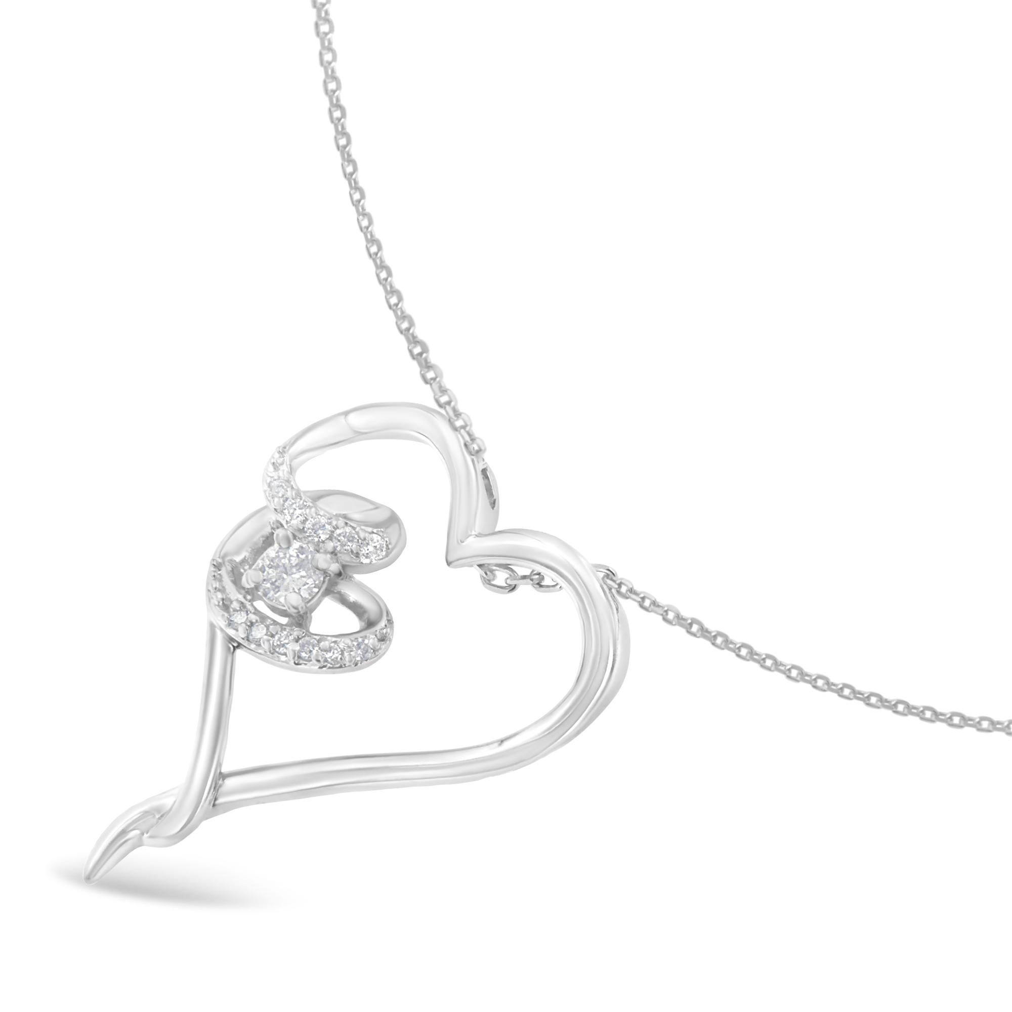 Moderno Collana con ciondolo a forma di cuore in argento 925 con diamante da 1/10 di carato in vendita