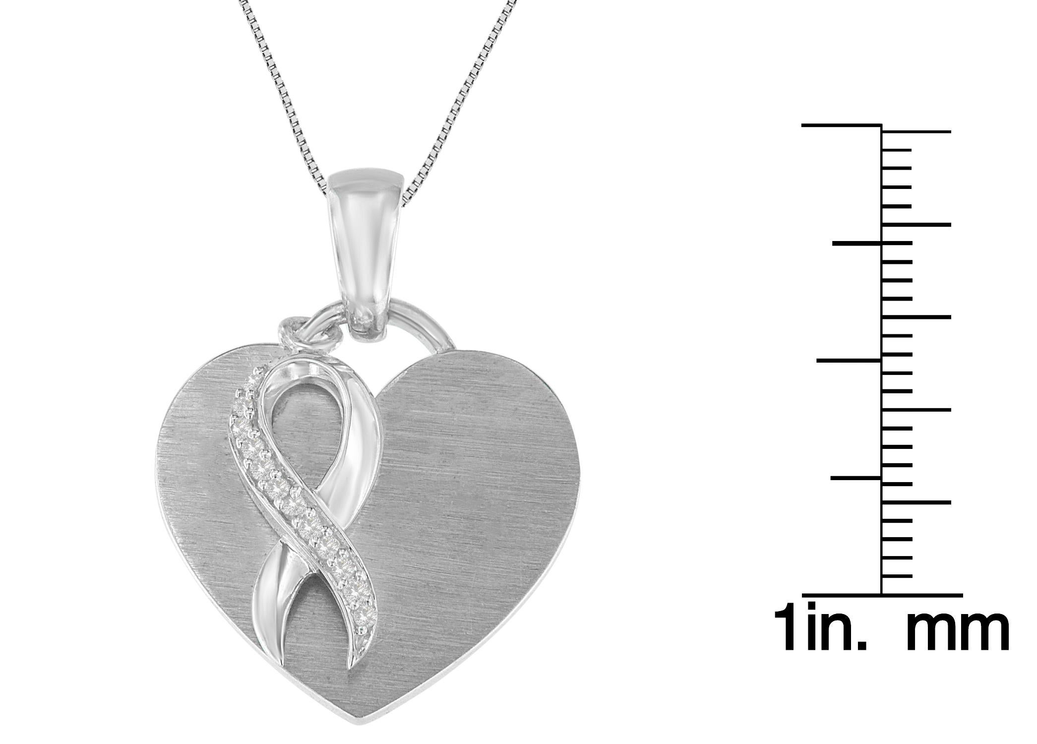 .925 Sterling Silver 1/10 Carat Diamond Heart Pendant Necklace In New Condition For Sale In New York, NY