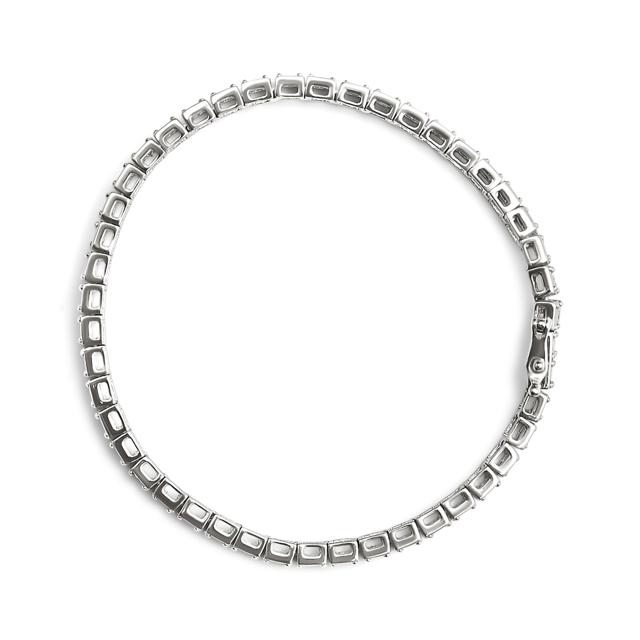 Modern .925 Sterling Silver 1/10 Carat Diamond Link Bracelet For Sale