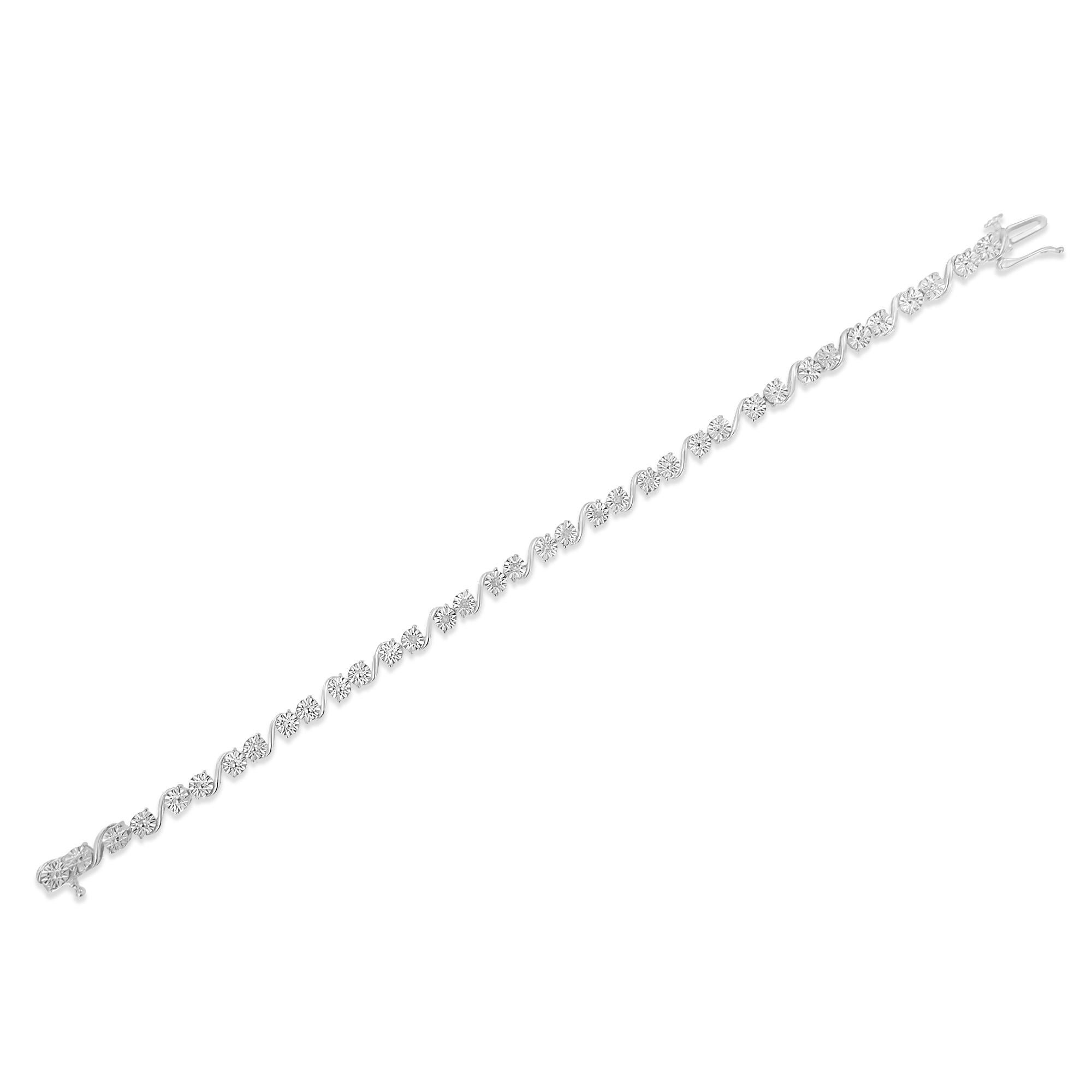 .925 Sterling Silver 1/10 Carat Diamond Link Bracelet In New Condition For Sale In New York, NY