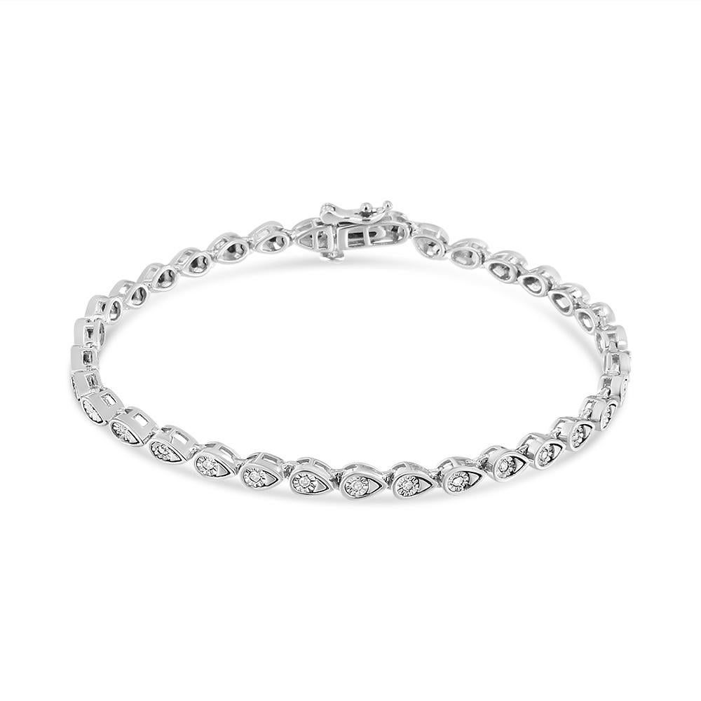 Contemporaneo .925 Sterling Silver 1/10 Carat Round-Cut Diamond Pear Link Bracelet in vendita