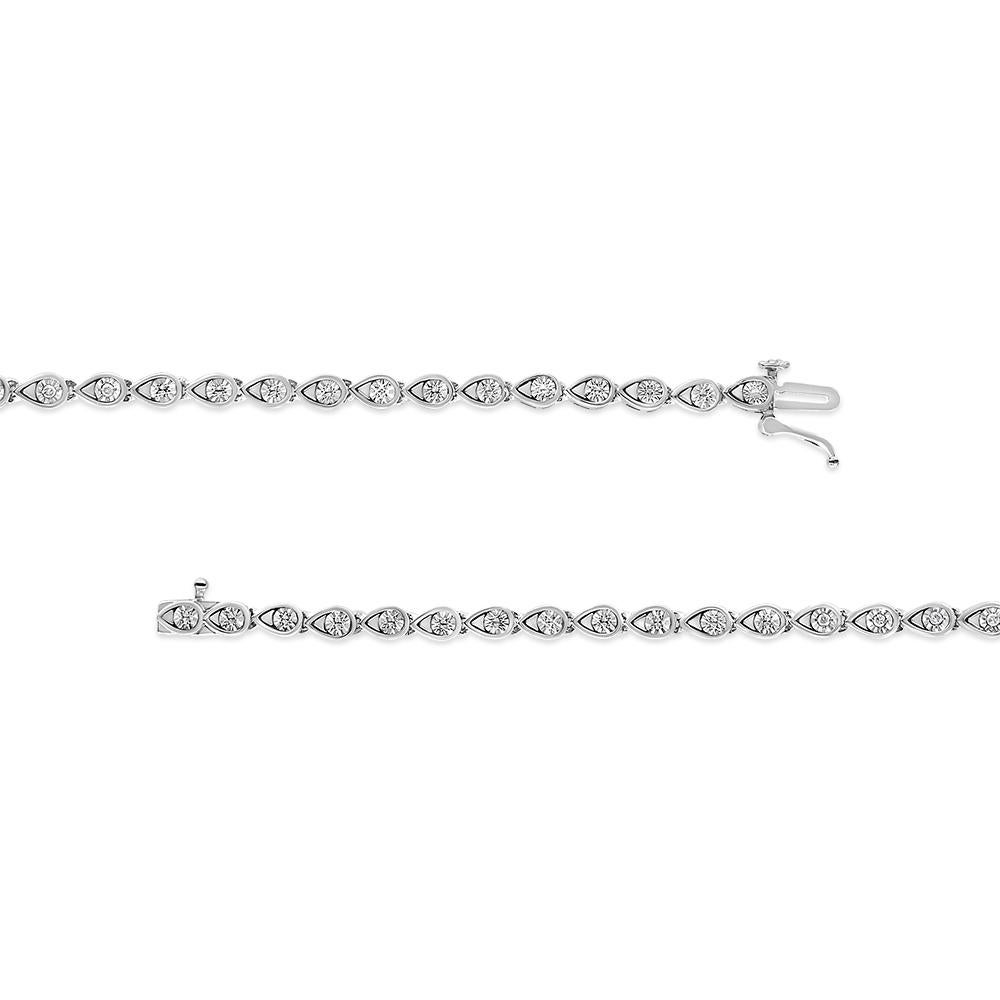 Taglio rotondo .925 Sterling Silver 1/10 Carat Round-Cut Diamond Pear Link Bracelet in vendita