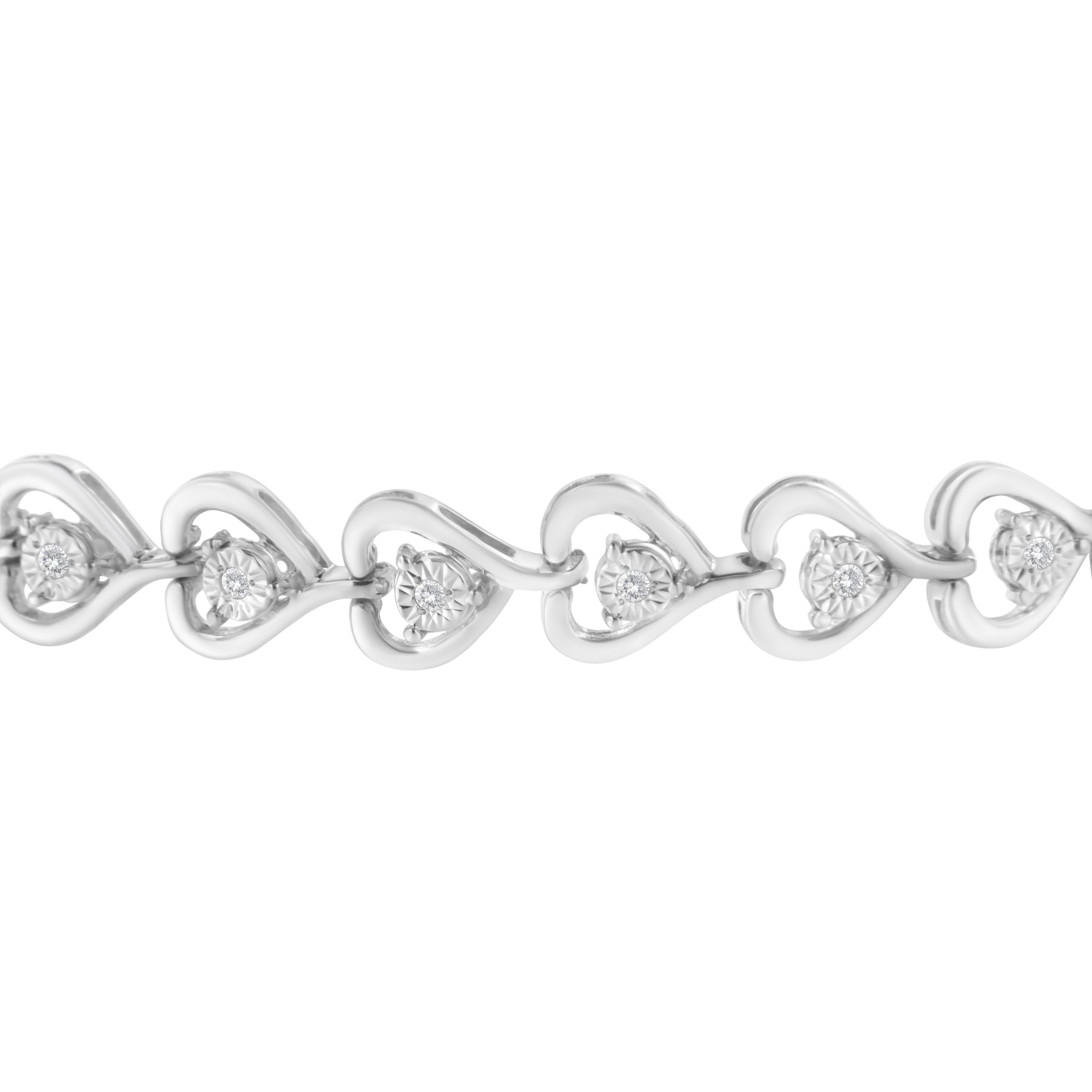 Taille ronde .925 Sterling Silver 1/10 Carat Round Diamond Woven Heart Link Bolo Bracelet en vente