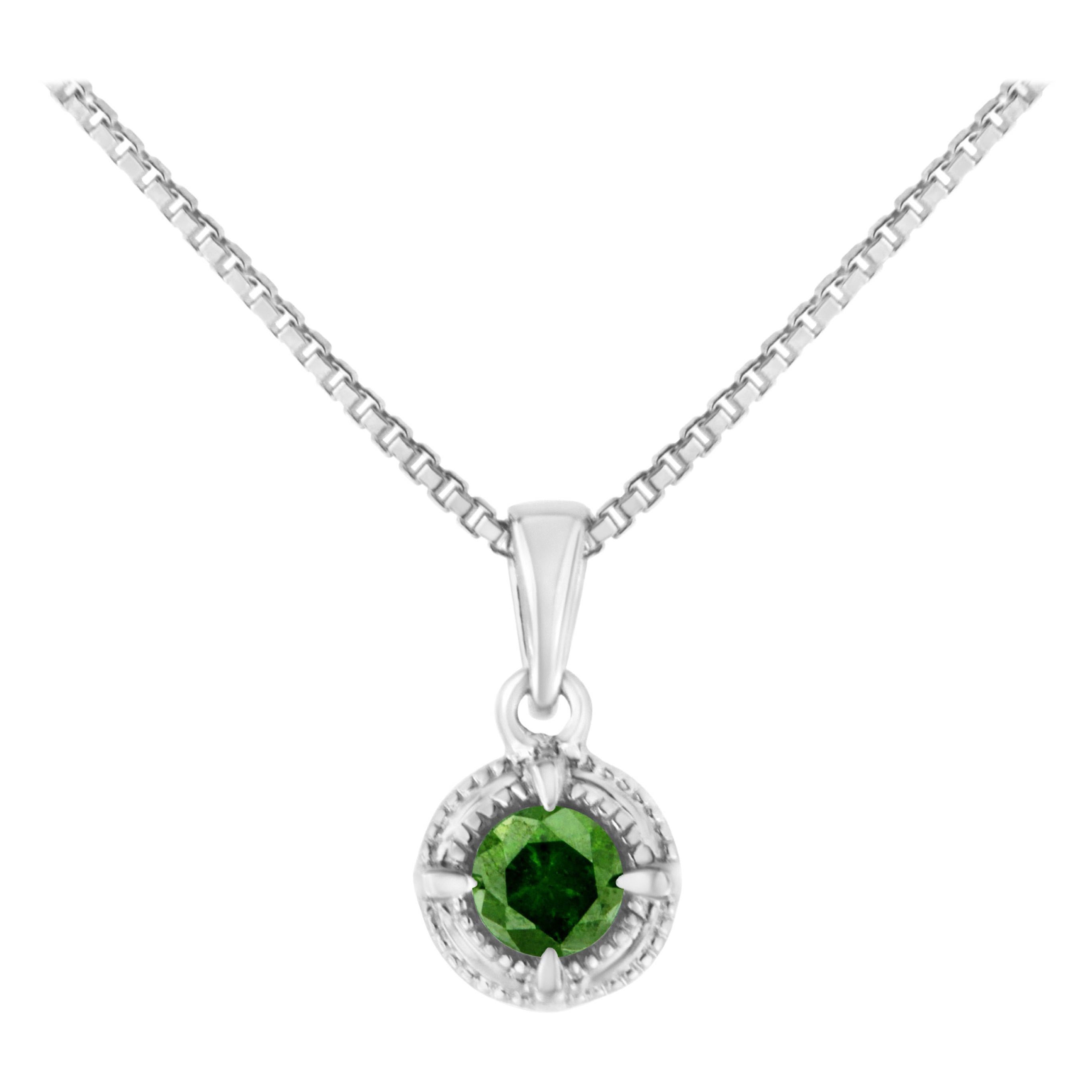 Collana con ciondolo solitario con diamante verde trattato in .925 Sterling Silver da 1/10 di carato