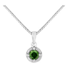 Collier à pendentif solitaire en argent sterling avec diamant vert traité 1/10 carat de .925 carat