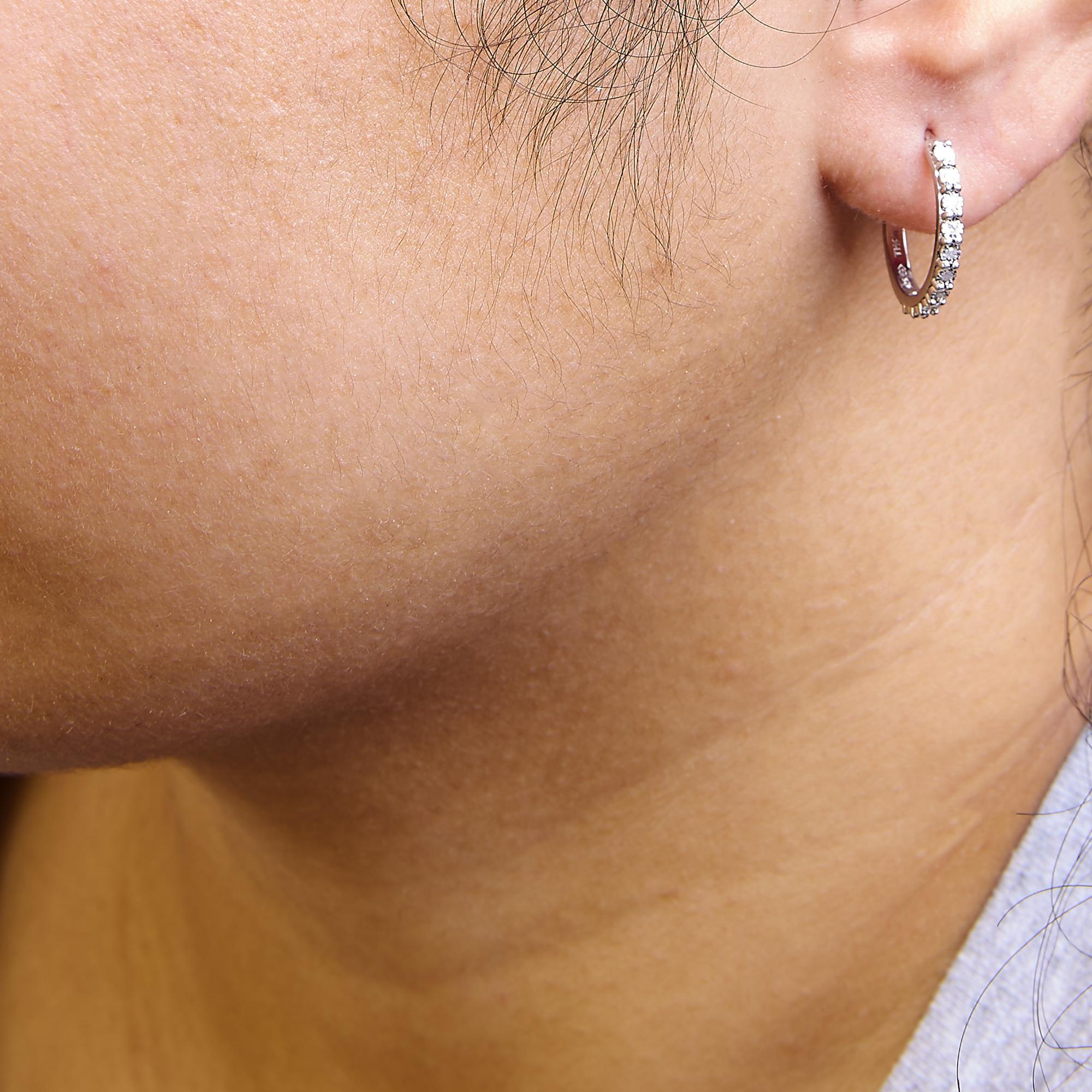 Taglio rotondo .925 Sterling Silver 1/10 Cttw Diamond Miracle Set J-Hoop Earrings in vendita