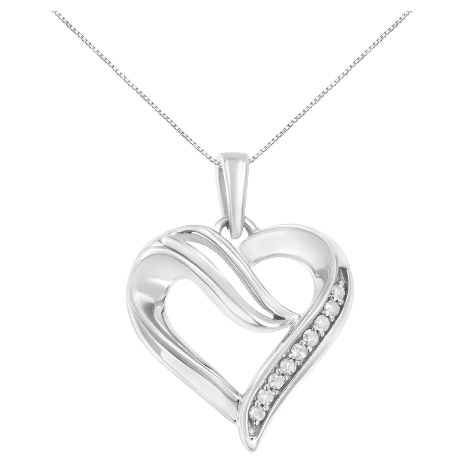 Collana con ciondolo a cuore aperto in argento 925 con diamanti da 1/10 Cttw