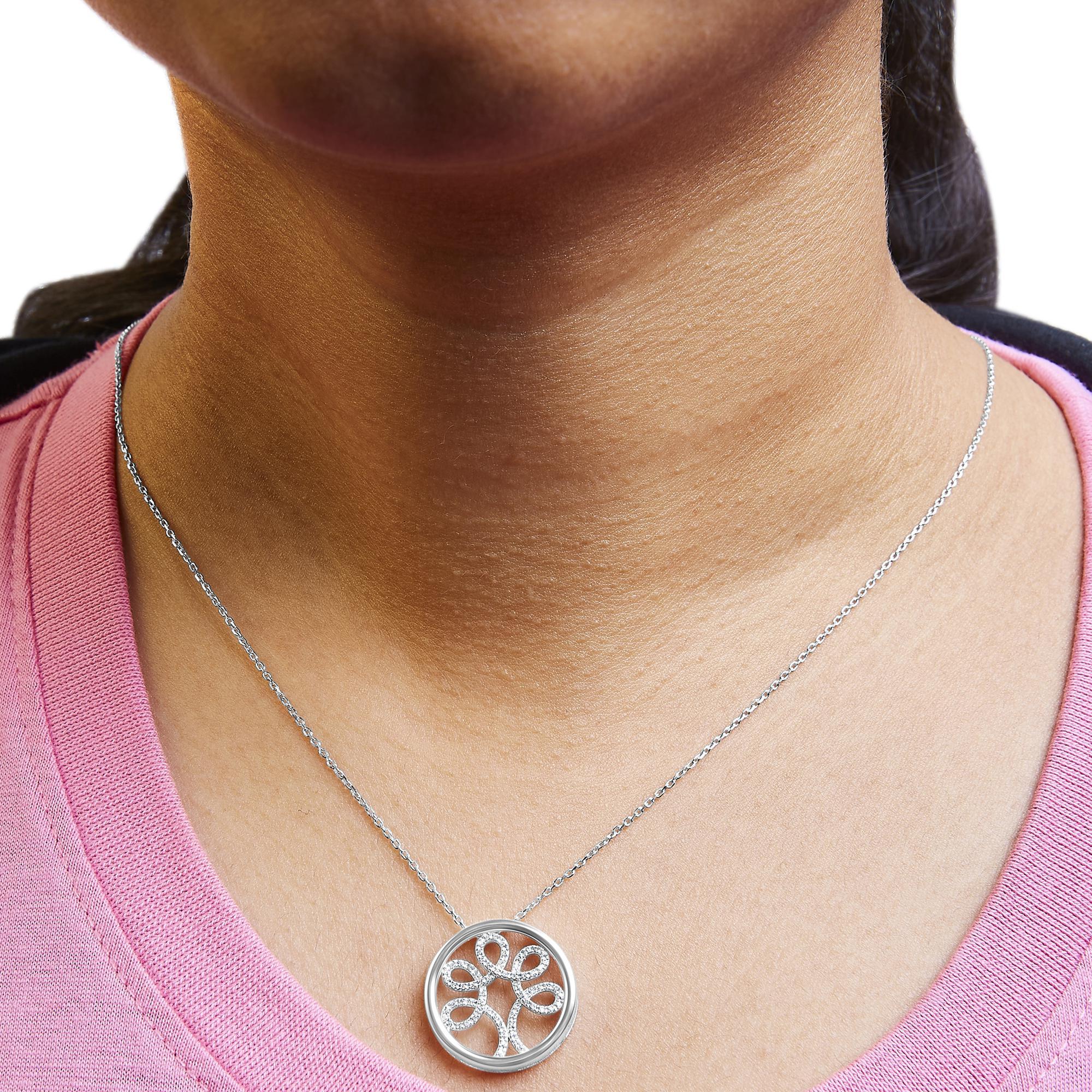 Taglio rotondo Collana con ciondolo a forma di albero della vita in argento 925 con diamante da 1/10 di carato in vendita
