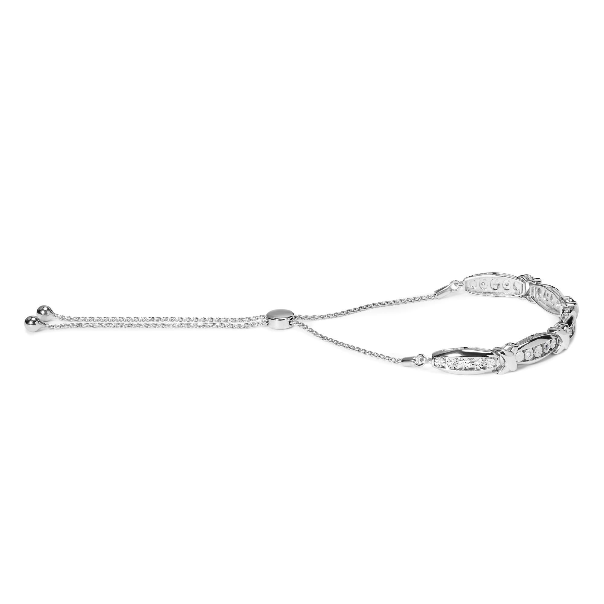 Lasciati conquistare dalla delicatezza e dallo scintillio di questo squisito bracciale Bolo a X con diamanti in argento Sterling, testimonianza di un'eleganza raffinata. Realizzato a mano in lucente argento 925, questo pezzo ammaliante intreccia