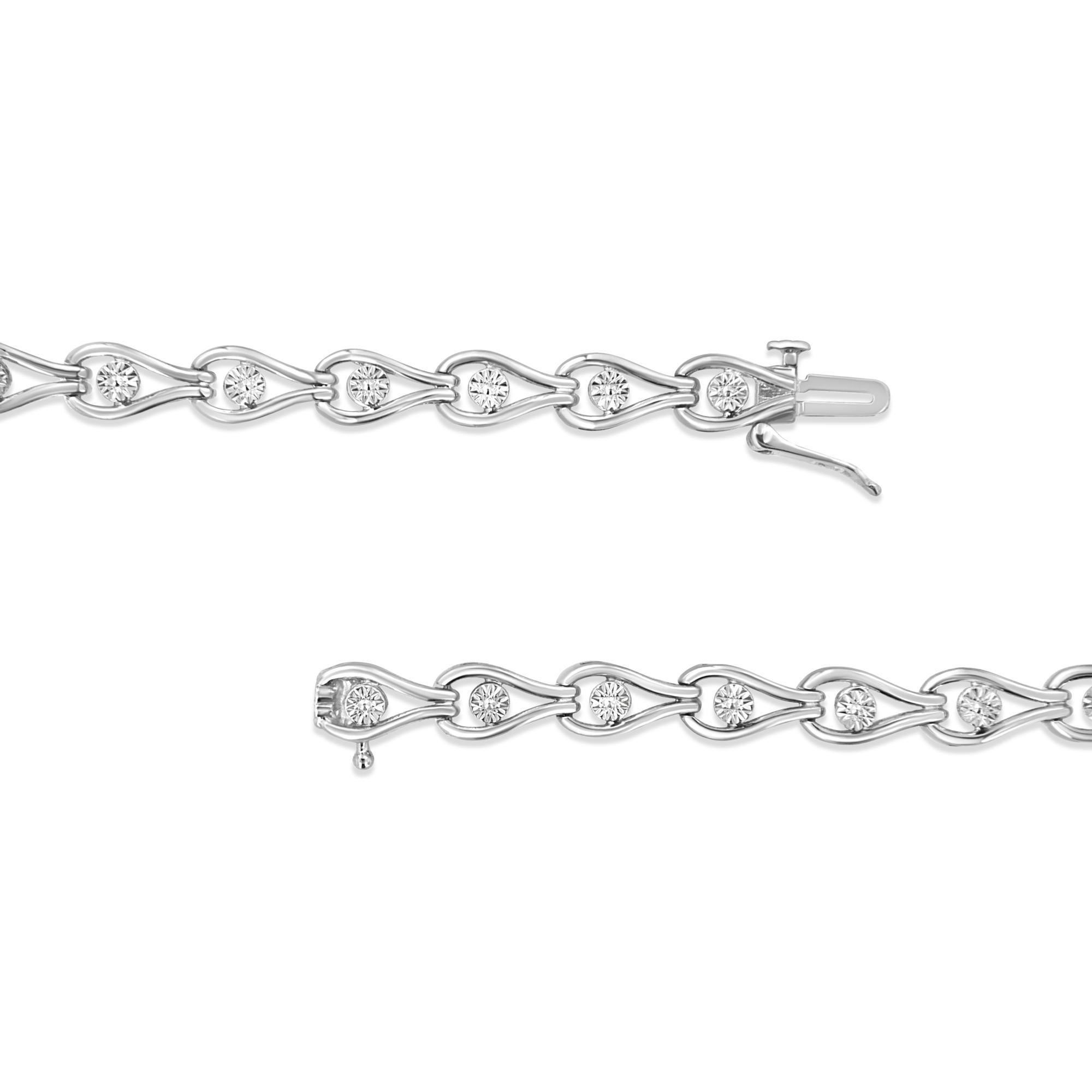 Moderno .925 A. Silver 1/10 Cttw Miracle-Set Diamond Pear Shape Link Bracelet in vendita