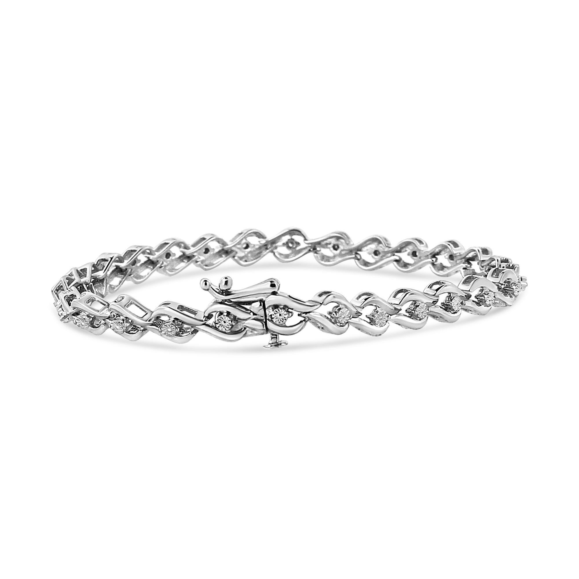 Moderno Bracciale A Link in argento 925 con diamanti taglio rotondo da 1/10 Cttw in vendita