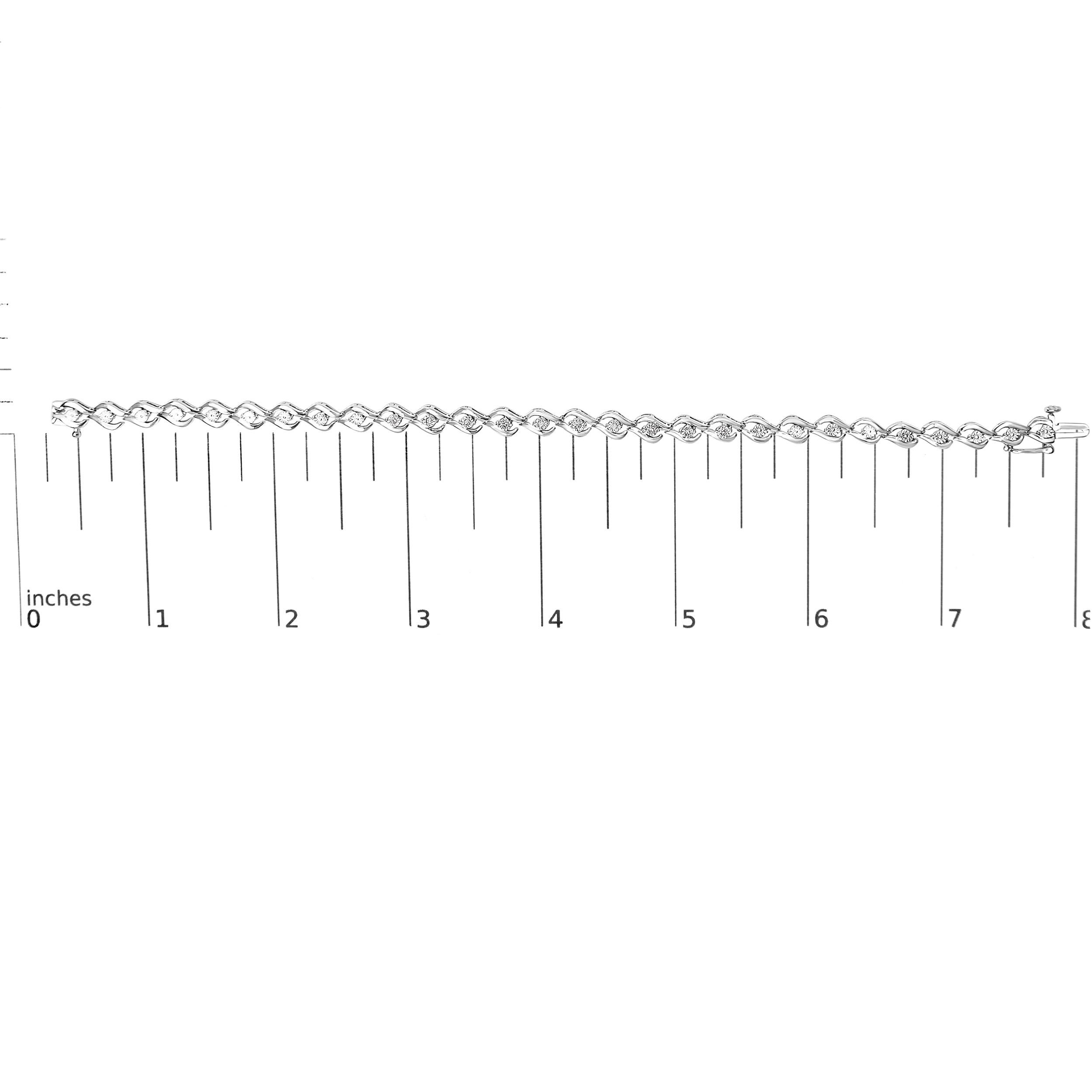 Donna Bracciale A Link in argento 925 con diamanti taglio rotondo da 1/10 Cttw in vendita