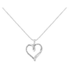 Collana con ciondolo a cuore aperto in argento 925 con diamanti taglio rotondo da 1/10 Cttw.