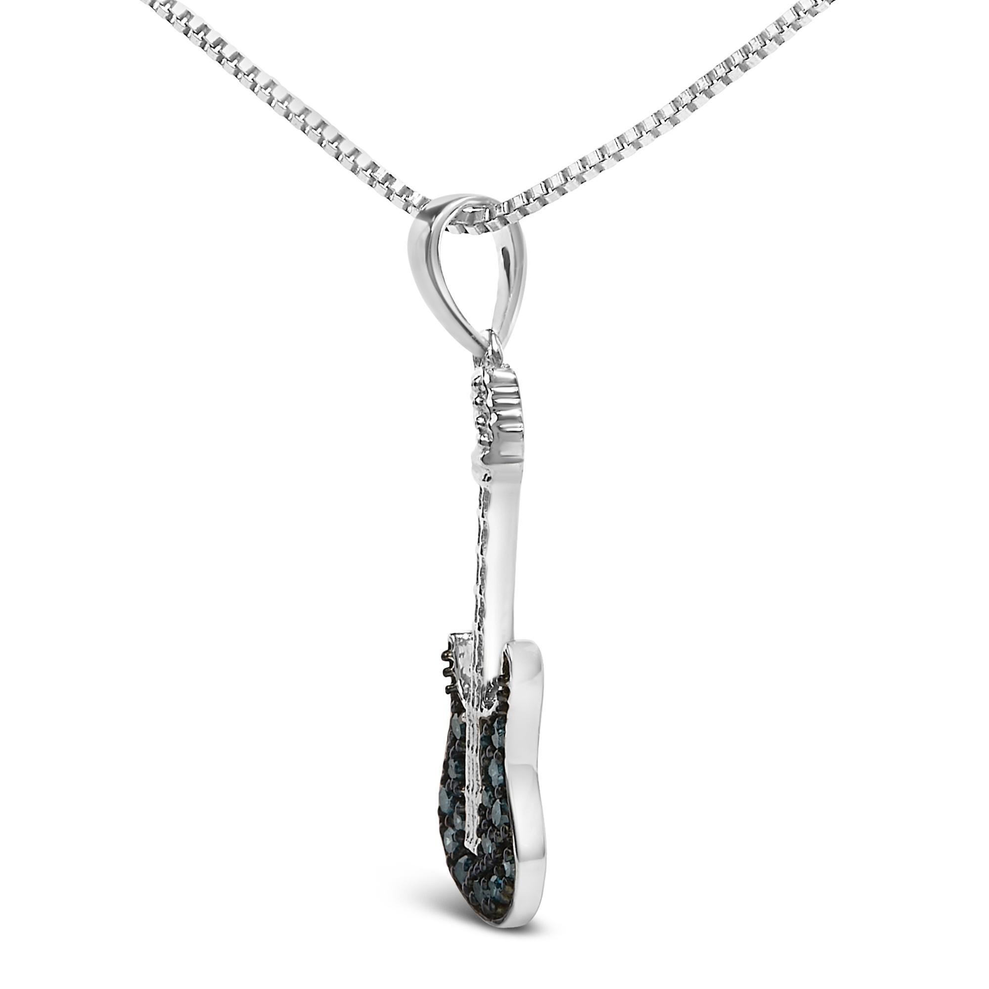 Moderno Argento 925 1/10 Cttw Trattato  Collana con ciondolo a forma di chitarra con diamante da 18 pollici in vendita