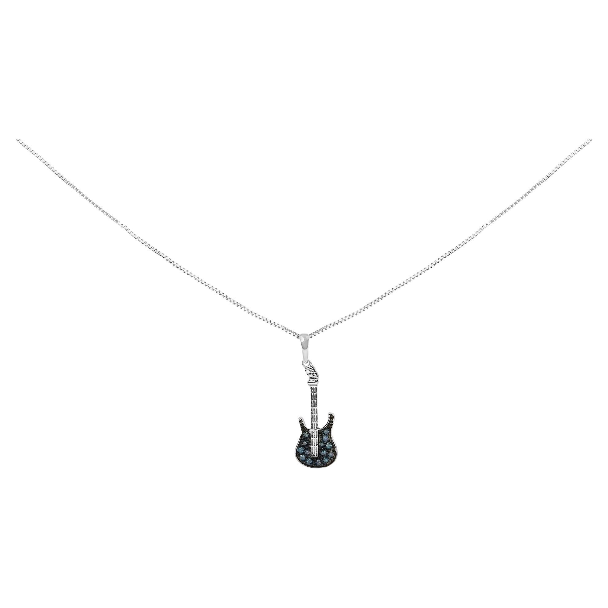 Argento 925 1/10 Cttw Trattato  Collana con ciondolo a forma di chitarra con diamante da 18 pollici in vendita
