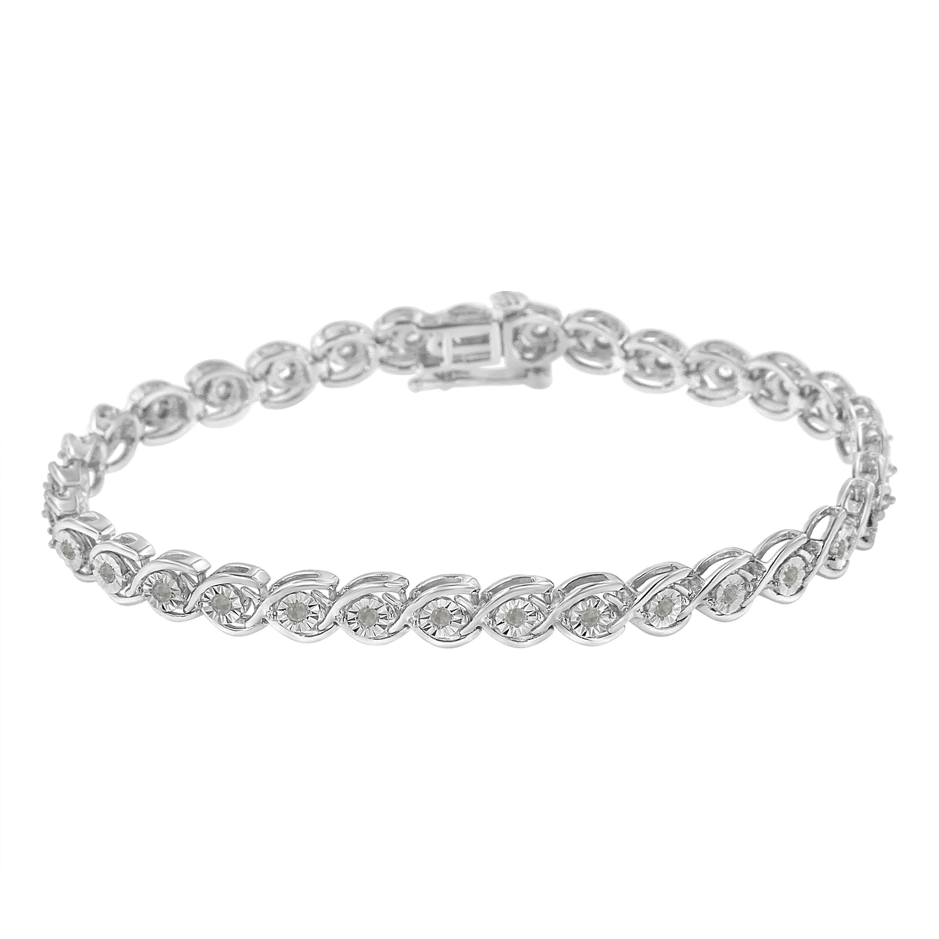 Stylish link bracelet that will make the wonders of your daily life. Made with genuine diamonds and .925 sterling silver in a white plated surface. It presents an elegant floral concept that includes a total of 33 rose-cut diamonds in a miracle