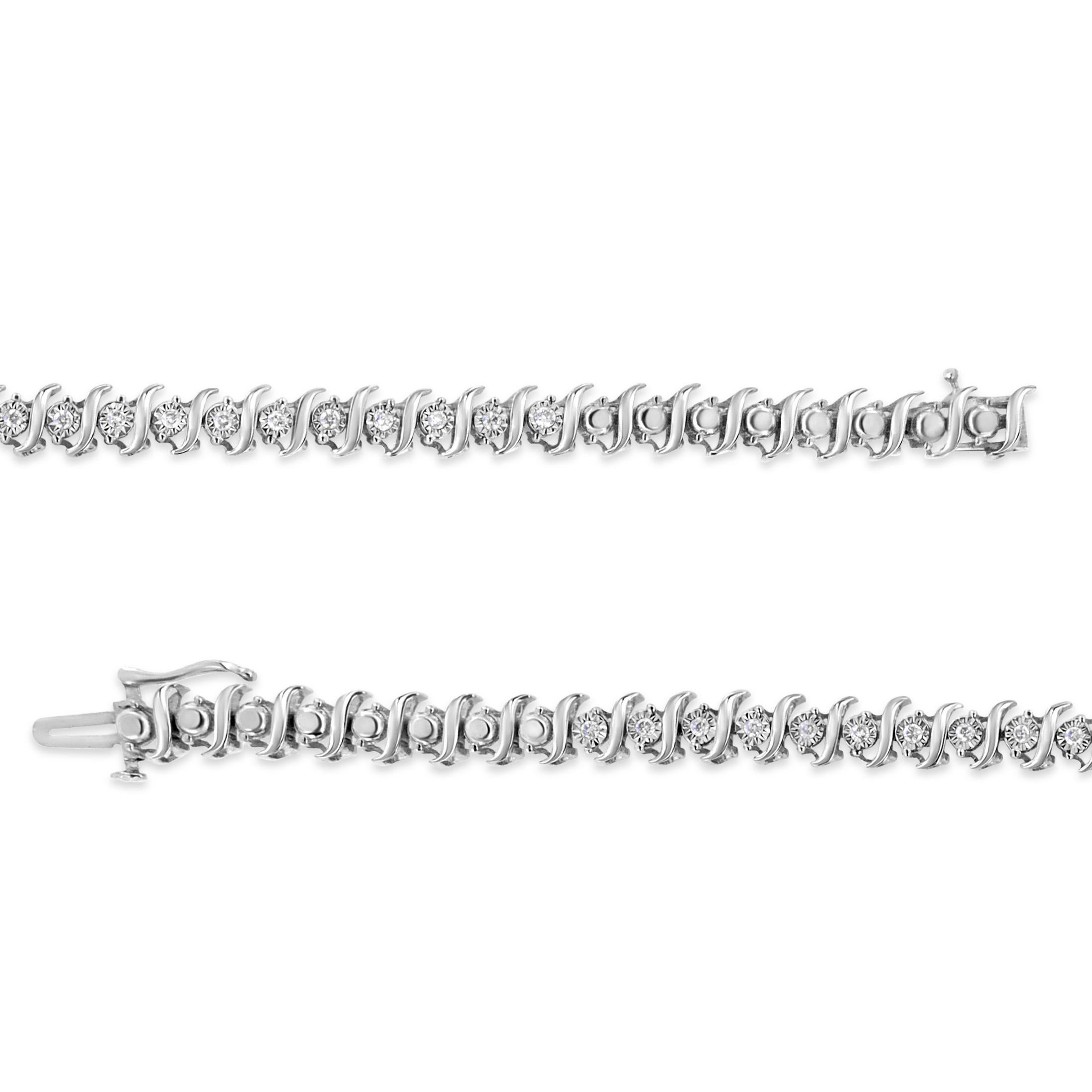 Adorn yourself with this everlasting silver link bracelet. Silver 