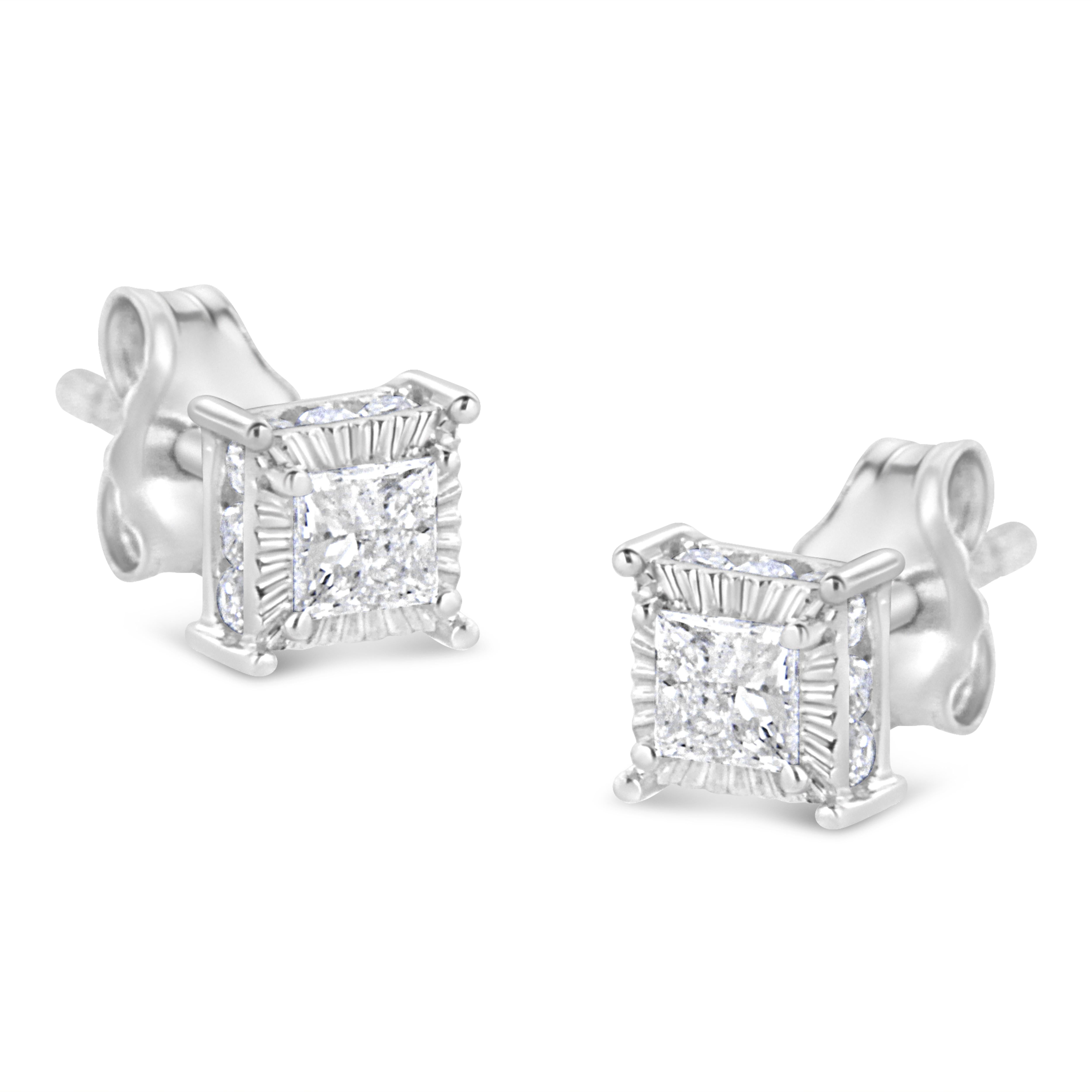 Éblouissez avec ces clous de diamant uniques sertis par miracle. Ce modèle authentique est fabriqué en argent sterling véritable à 92,5 % qui a été recouvert par électrolyse de rhodium véritable (un métal de la famille du platine), un métal précieux