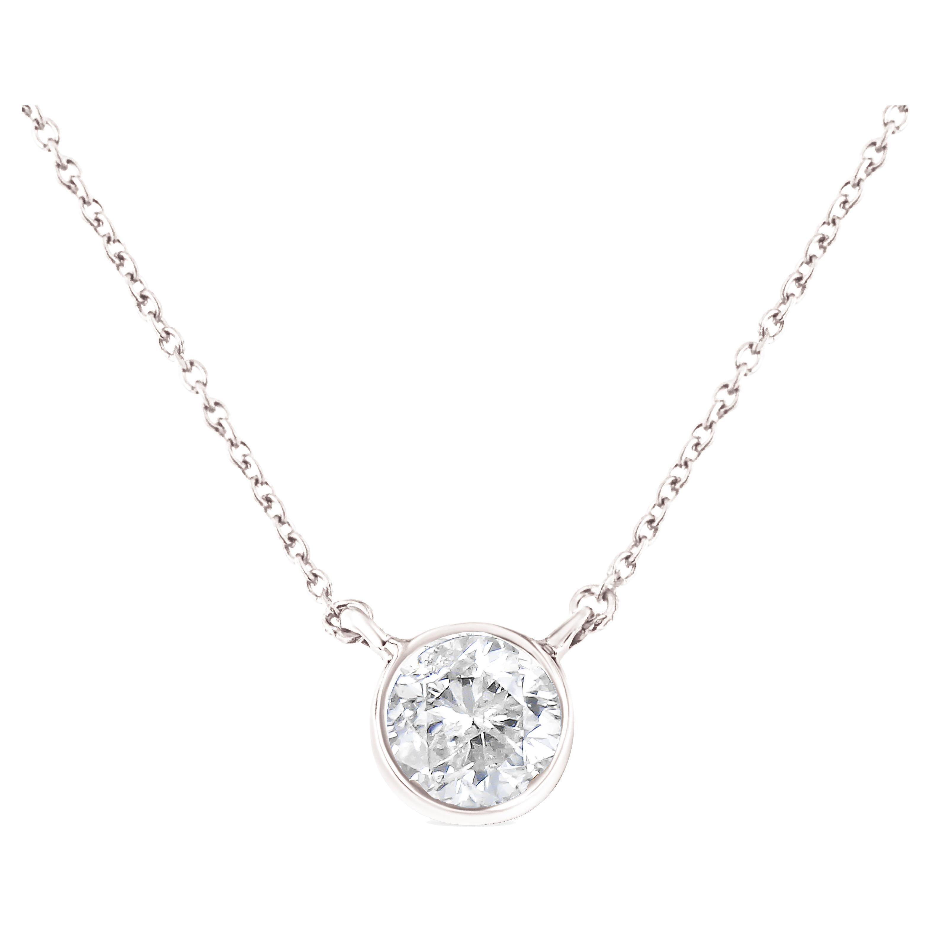 Collier pendentif en argent sterling avec diamant taille ronde de 1/2 carat et chaton en argent sterling de 0,95 carat