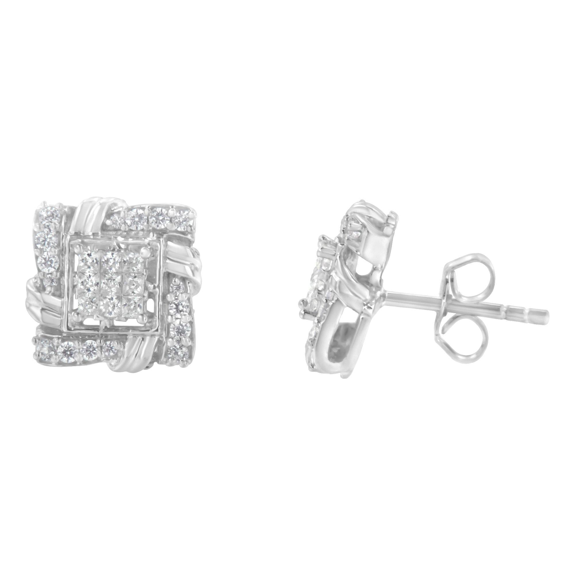 Découvrez l'élégance pure et le charme intemporel de ces boucles d'oreilles étincelantes, fabriquées de manière experte en argent sterling .925 de haute qualité. En leur cœur se trouve une grappe envoûtante de diamants de taille ronde, totalisant