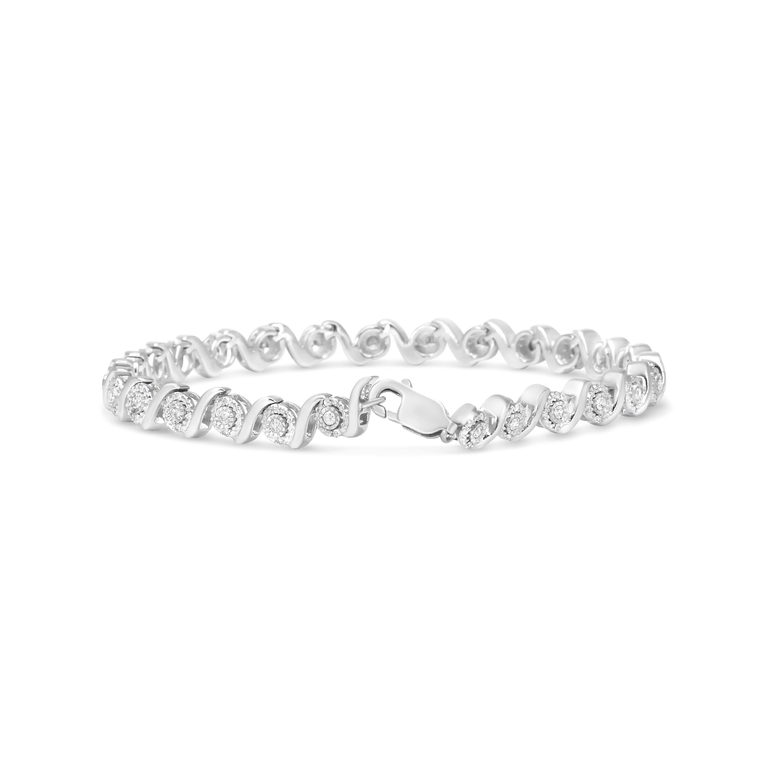 This link bracelet boasts a timeless silhouette of halo links that coordinate with sinuous S-links. The lustrous S-link motifs exude an awe-inspiring appeal along with a brilliant centerpiece diamond cradled in a stone-enhancing miracle plate