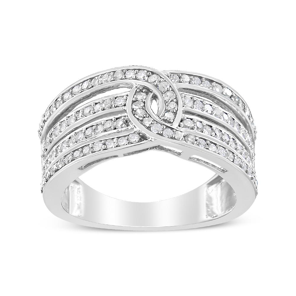 Questo anello da cocktail in argento 925, che cattura squisitamente l'essenza dell'eleganza moderna, presenta un ipnotico design a più file di bypass che simboleggia l'intreccio dei sentieri del destino. Ogni fascia parallela, lucidata a specchio,