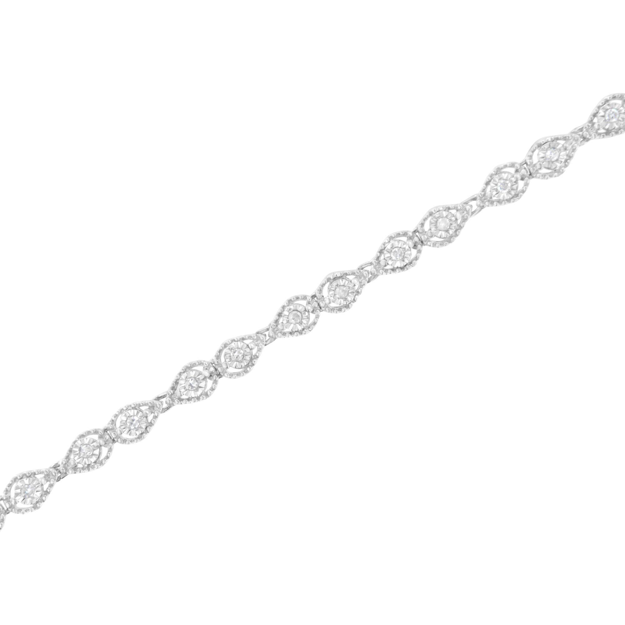 Taille ronde .925 Silver 1/2 cttw Miracle-Set Diamond Pear Shaped Link Bracelet en vente