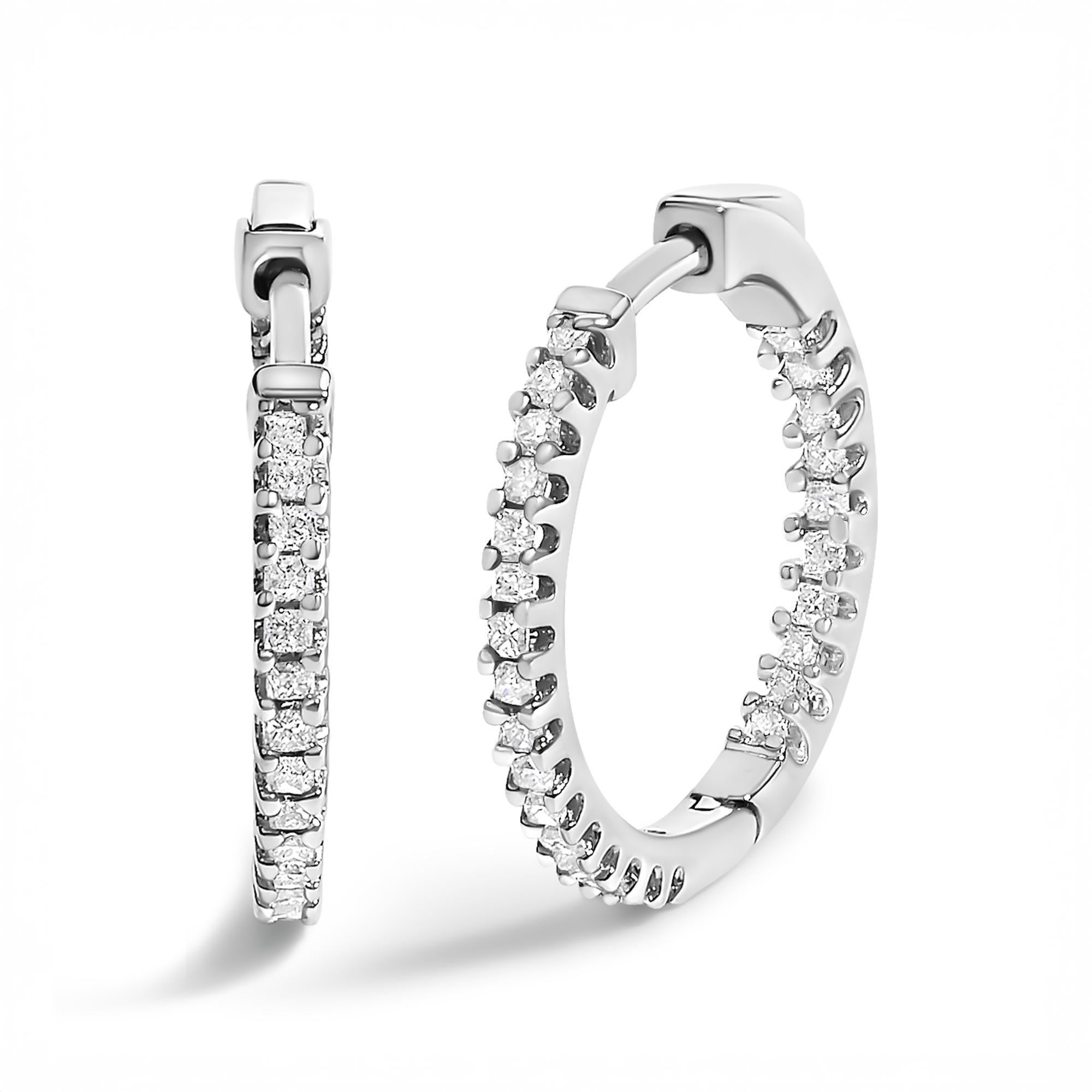 Realizzati in argento 925 rodiato, questi orecchini a cerchio incarnano un'eleganza moderna con un tocco di raffinatezza senza tempo. Incorporata a 1/2 carati di diamanti naturali con taglio princess, di colore G-H e purezza VS2-SI1, ogni gemma