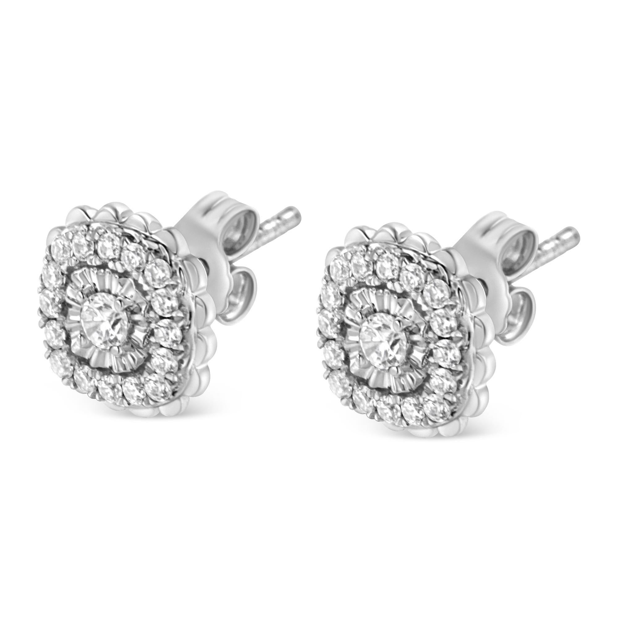 Taglio rotondo .925 A. Silver 1/2 Cttw Round-Cut Diamond Halo Cluster Stud Earring in vendita